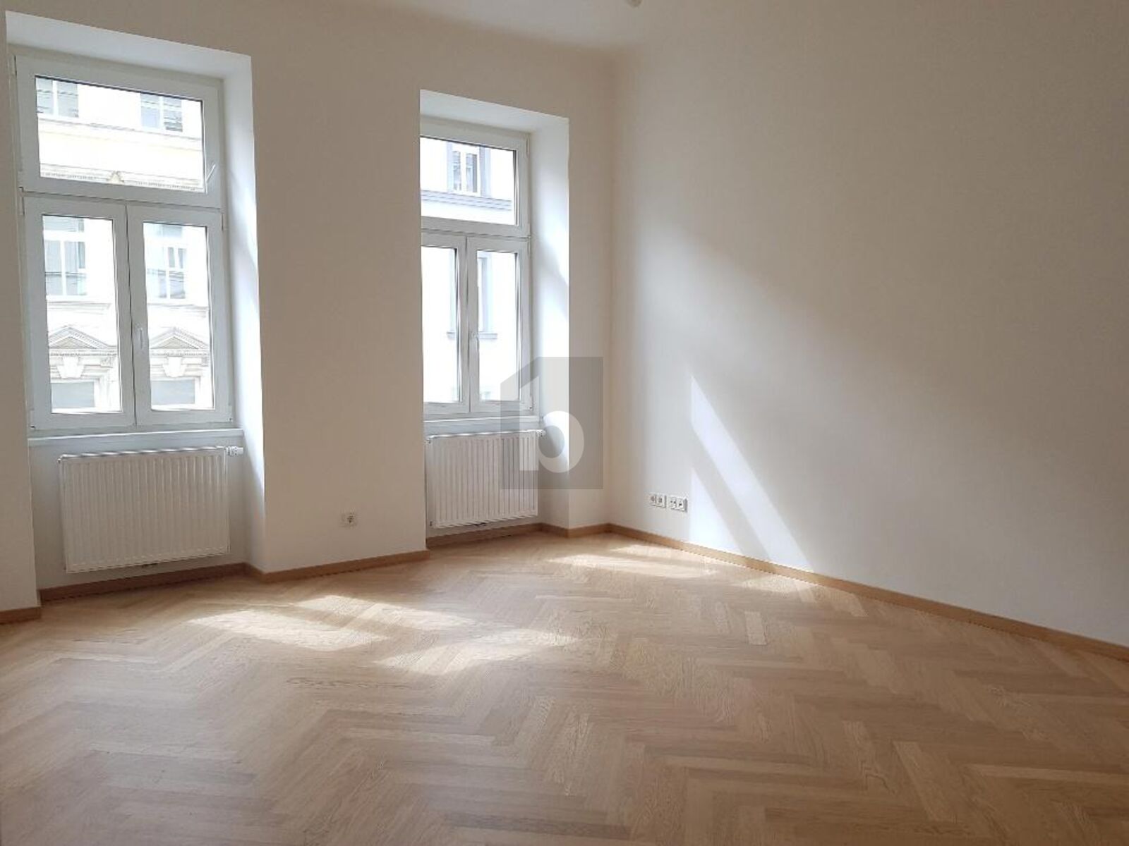 HOCHWERTIGER ALTBAU IN ZENTRALER LAGE - ERSTBEZUG NACH SANIERUNG