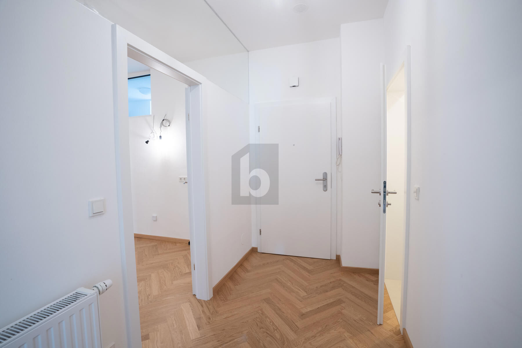 HOCHWERTIGER ALTBAU IN ZENTRALER LAGE - ERSTBEZUG NACH SANIERUNG / / 1050 Wien / Bild 2