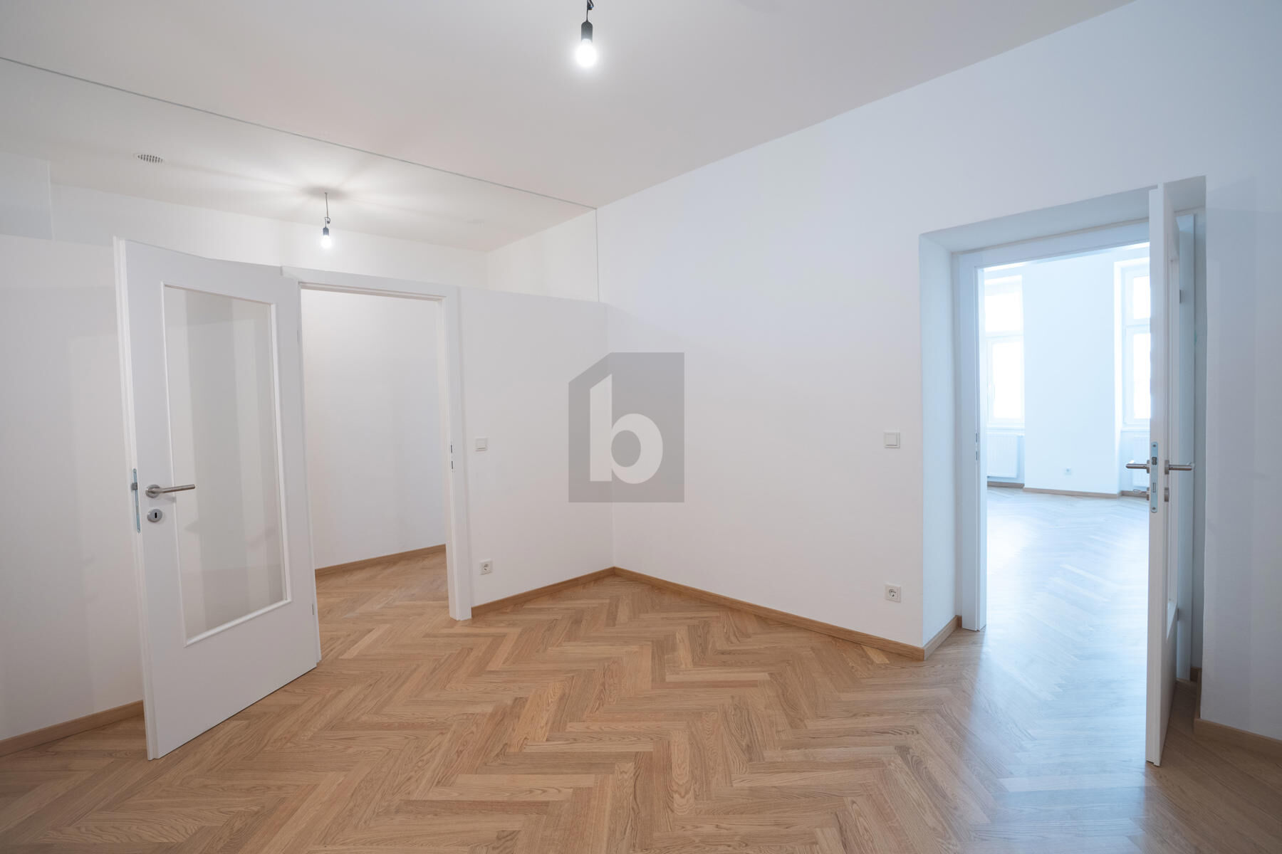 HOCHWERTIGER ALTBAU IN ZENTRALER LAGE - ERSTBEZUG NACH SANIERUNG / / 1050 Wien / Bild 1