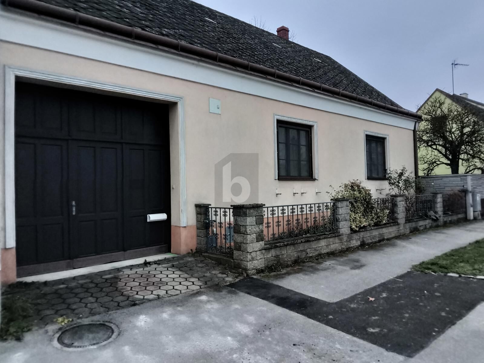 CHARMANTES WOHNEN MIT VERANDA & GROßEM NATURGARTEN / / 2273 Hohenau an der March / Bild 4