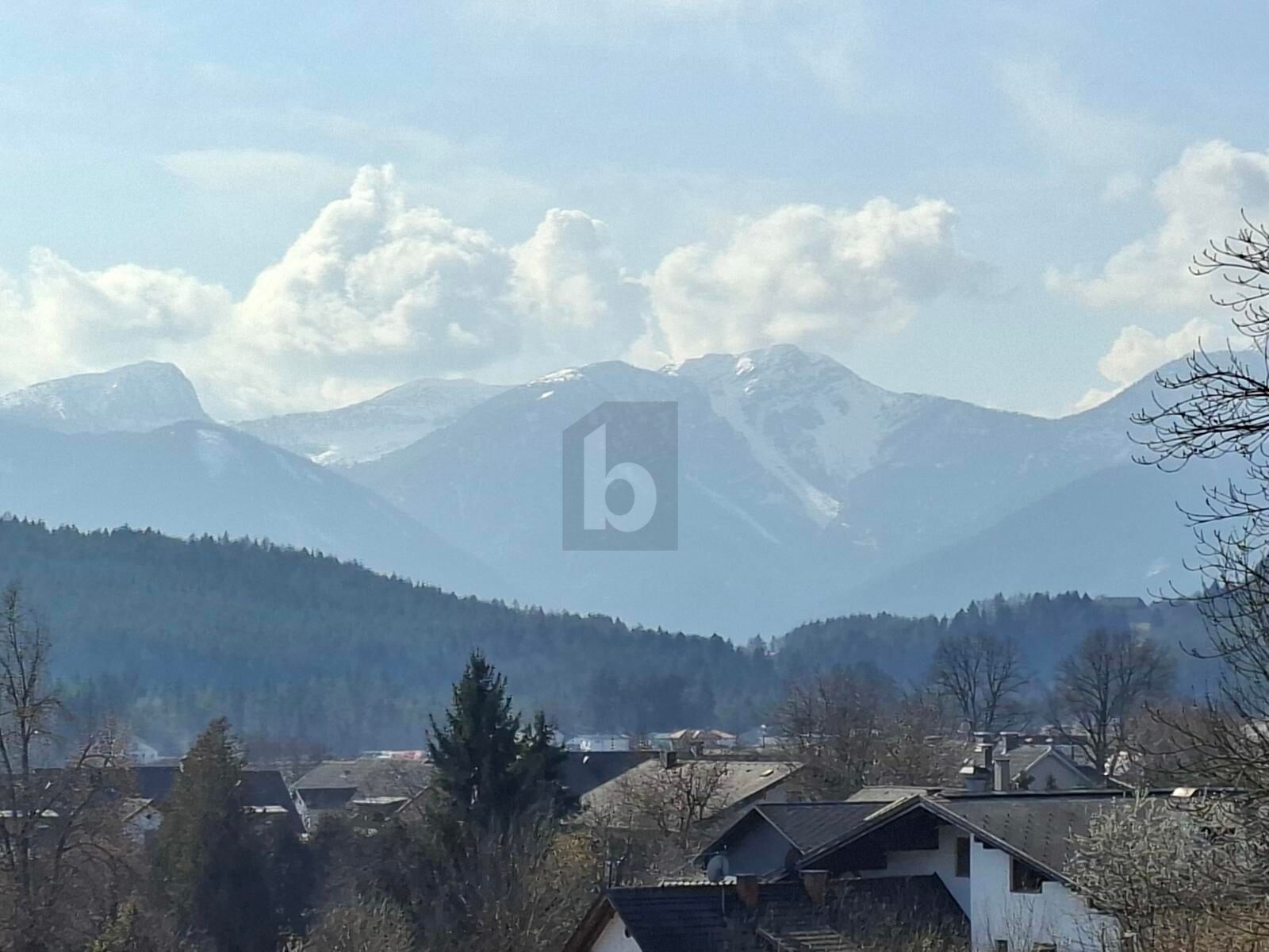 SONNIGES BAUGRUNDST�CK ERSCHLOSSEN