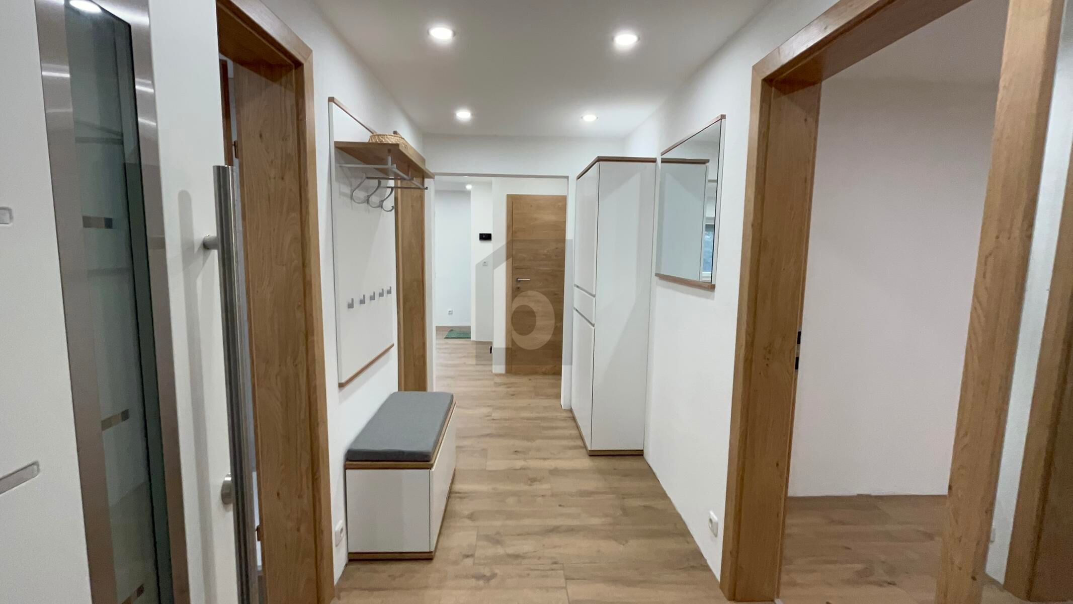 Preisreduktion! FRISCH RENOVIERT MIT POTENTIAL AUF ZWEIFAMILIENHAUS /  / 5280&nbsp;Braunau am Inn / Bild 1