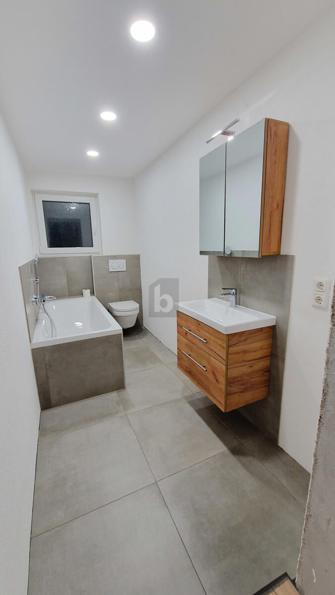 FRISCH RENOVIERT MIT POTENTIAL AUF ZWEIFAMILIENHAUS / / 5280 Braunau am Inn / Bild 2