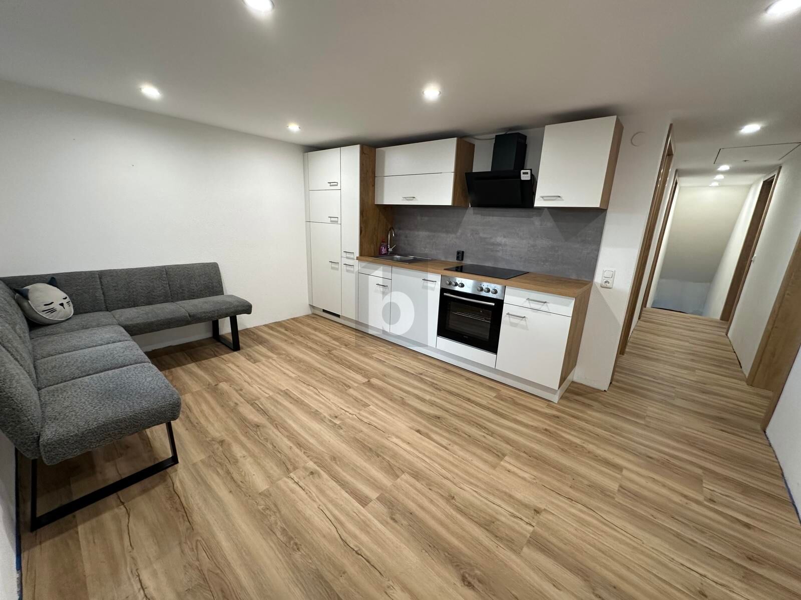 Preisreduktion! FRISCH RENOVIERT MIT POTENTIAL AUF ZWEIFAMILIENHAUS /  / 5280&nbsp;Braunau am Inn / Bild 2