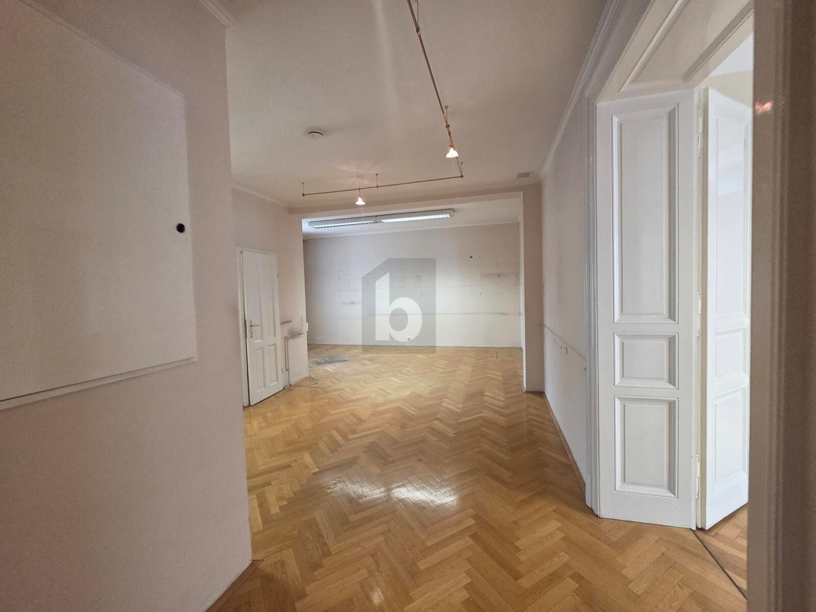 ALTBAU-WOHNUNG/B�ROFL�CHE IM ZENTRUM, FLEXIBEL NUTZBAR + PARKPLATZ /  / 8010&nbsp;Graz / Bild 3