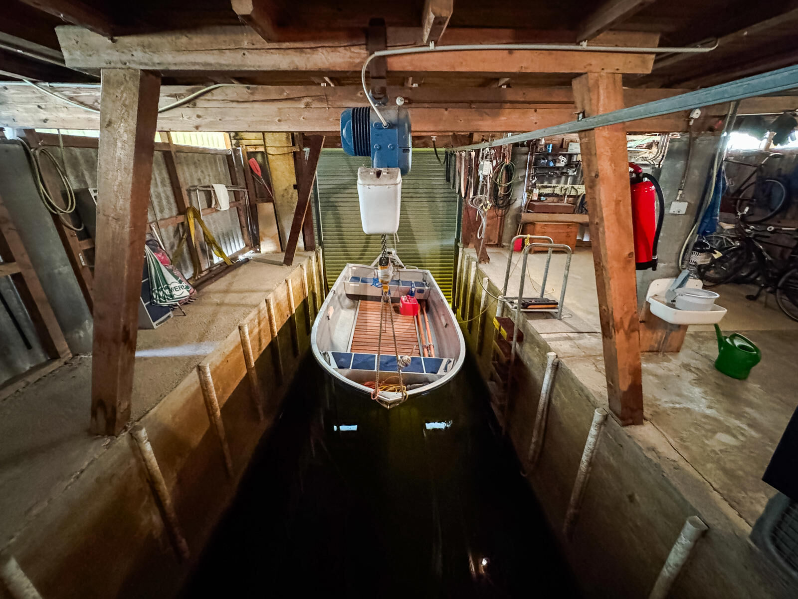 DIREKT AM WASSER: TRAUMHAFTES BOOTSHAUS IN SONNIGER LAGE / / 6971 Hard / Bild 4