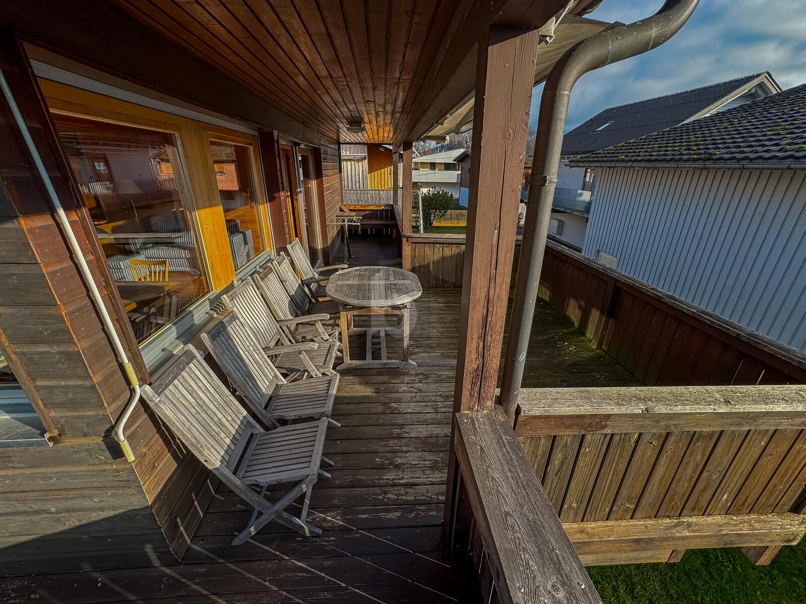 DIREKT AM WASSER: TRAUMHAFTES BOOTSHAUS IN SONNIGER LAGE / / 6971 Hard / Bild 1