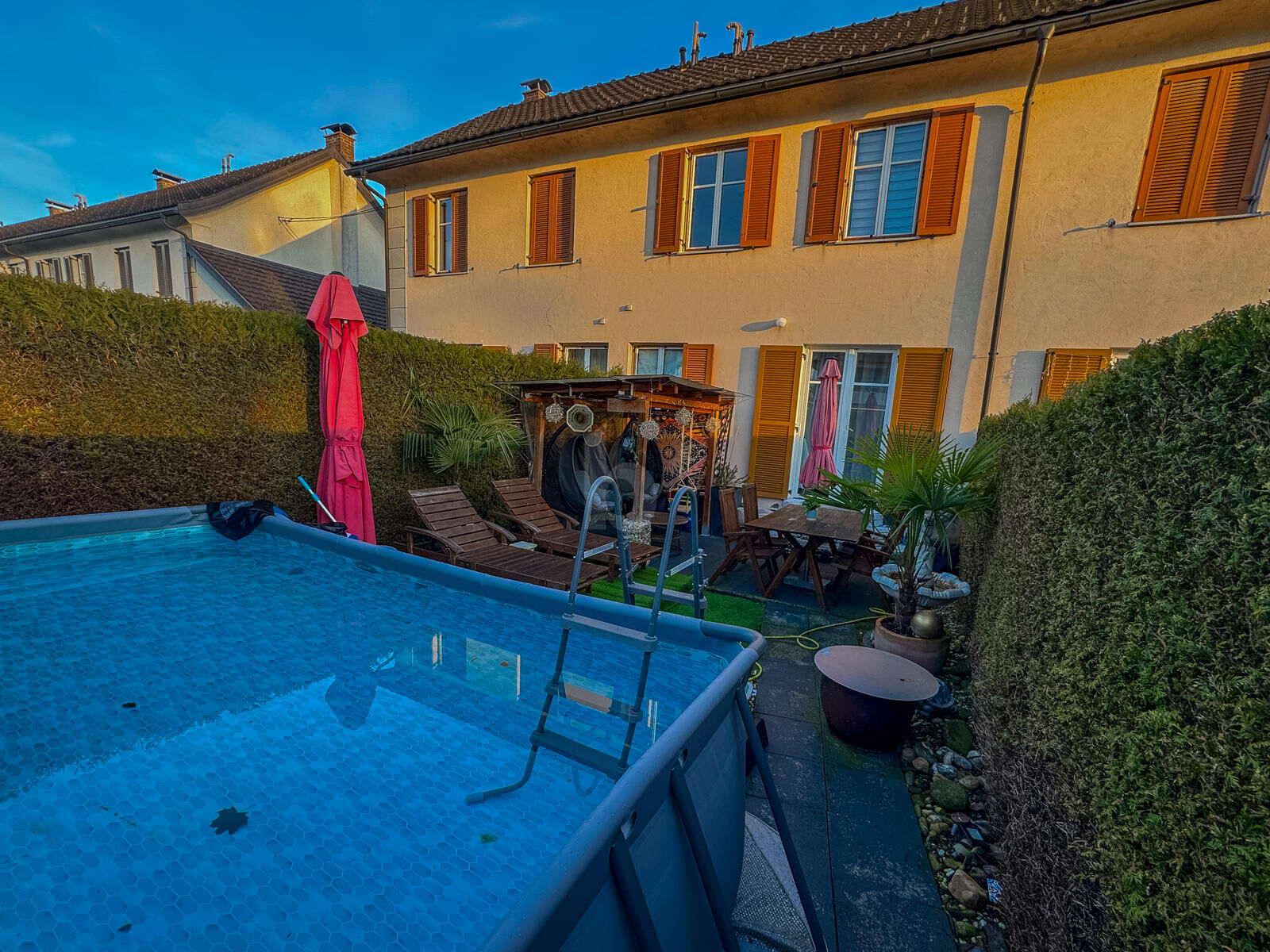 TOP GELEGEN MIT SCH�NEM GARTEN