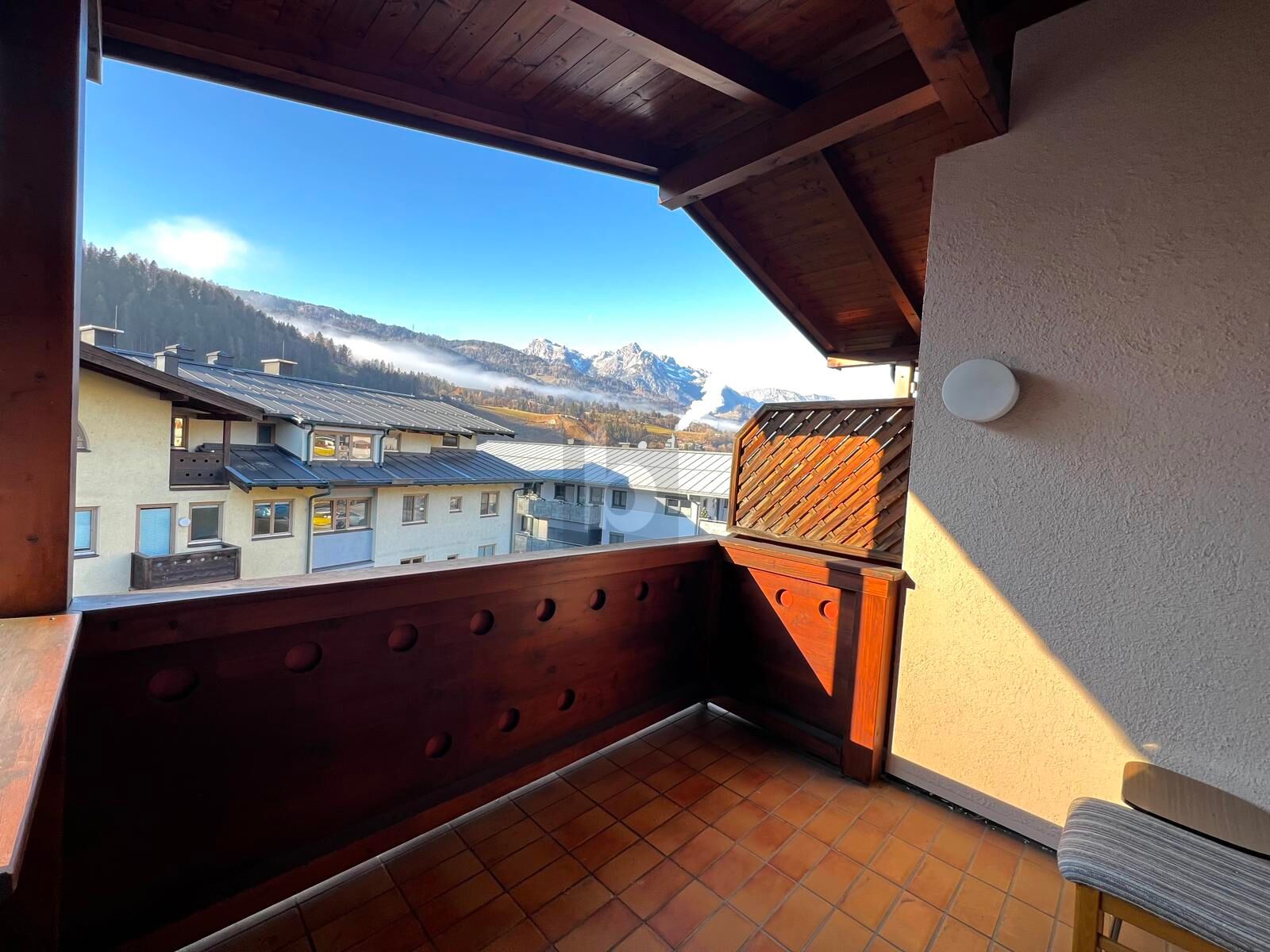 SONNIG MIT BALKON UND VIEL POTENTIAL F�R HEIMWERKER!