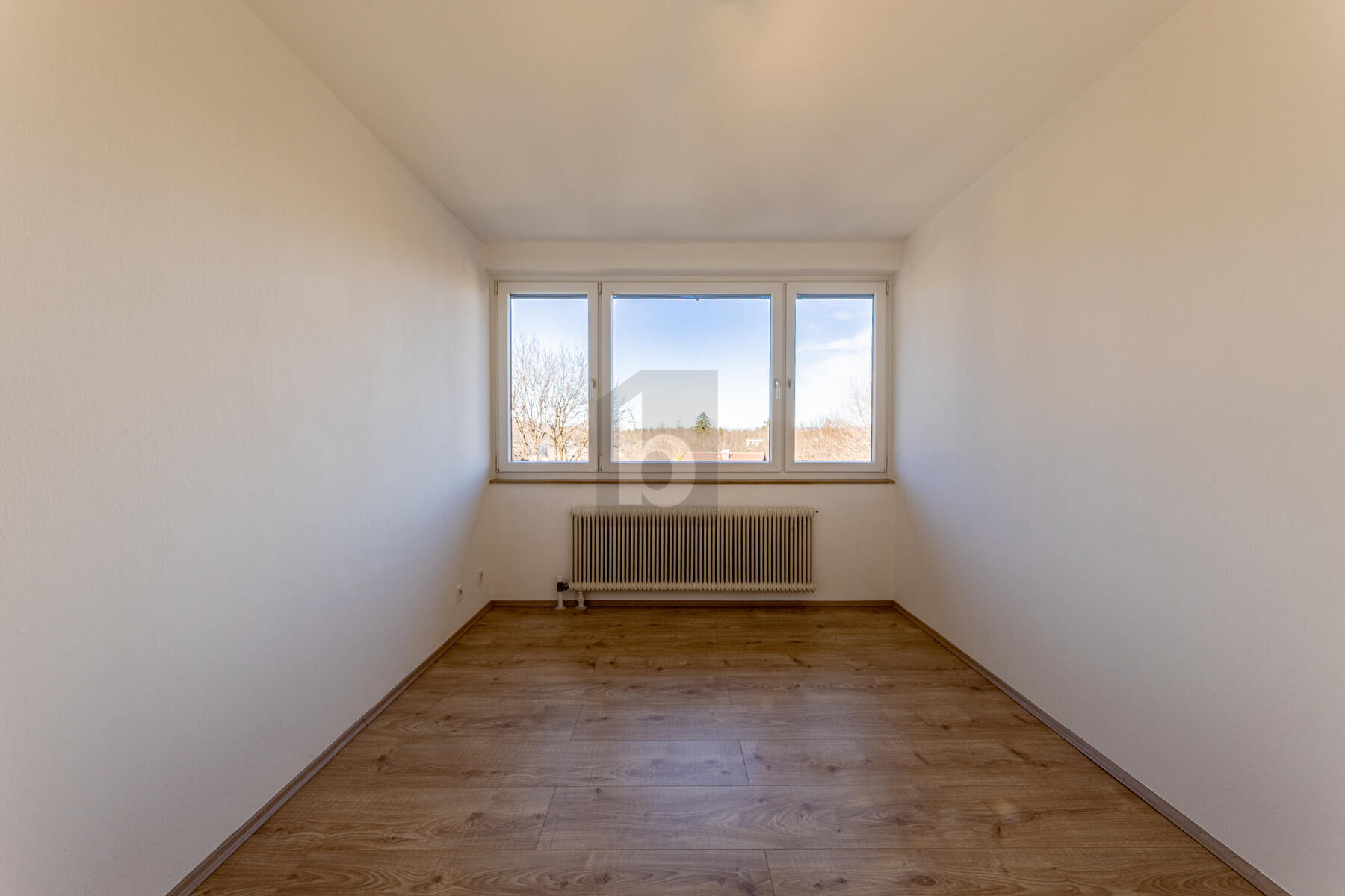 FAMILIENFREUNDLICHER LICHTDURCHFLUTETER WOHNTRAUM IN RUHELAGE MIT UNTERSBERGBLICK & SPIELPLATZ /  / 5411&nbsp;Oberalm / Bild 2