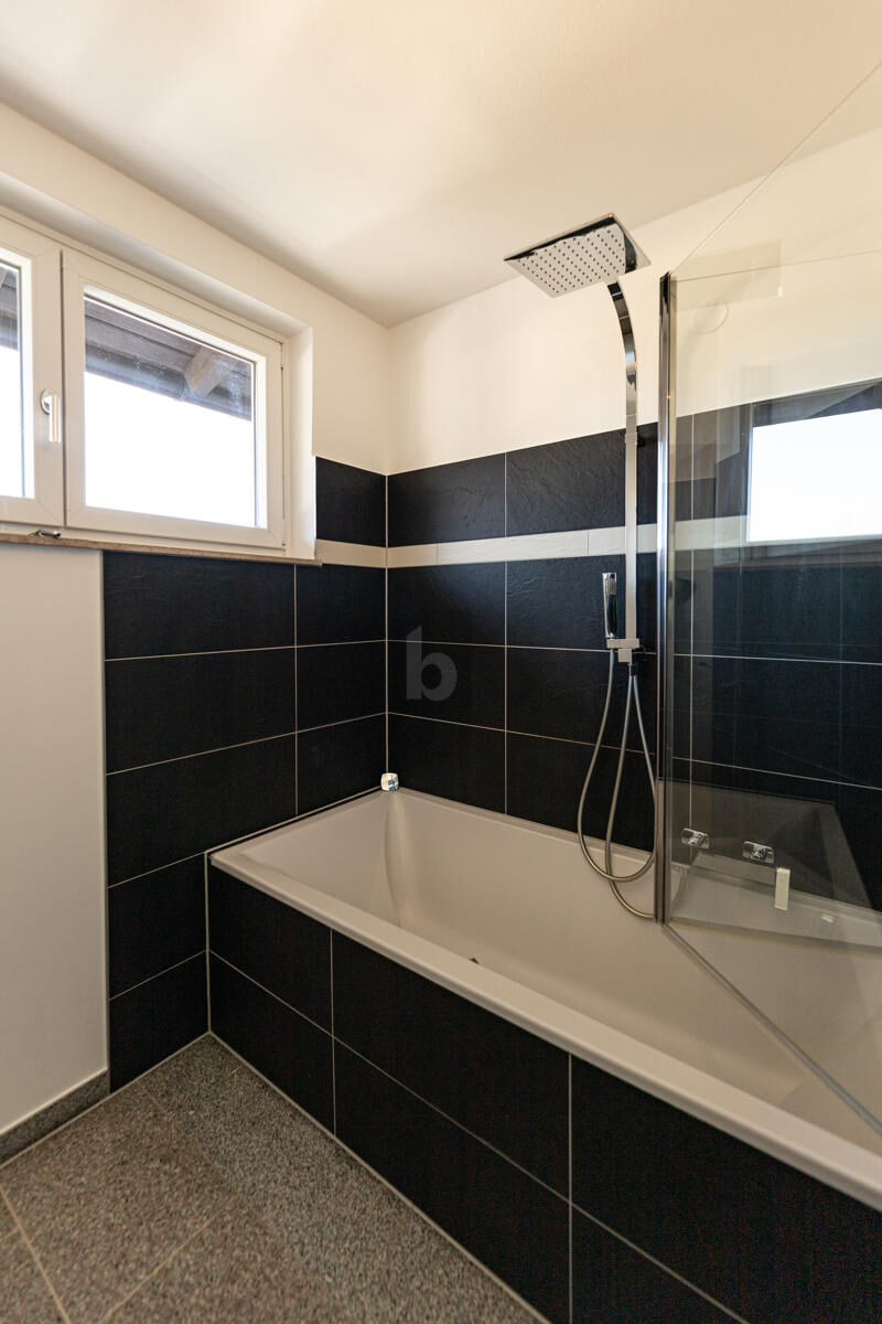 FAMILIENFREUNDLICHER LICHTDURCHFLUTETER WOHNTRAUM IN RUHELAGE MIT UNTERSBERGBLICK & SPIELPLATZ /  / 5411&nbsp;Oberalm / Bild 3