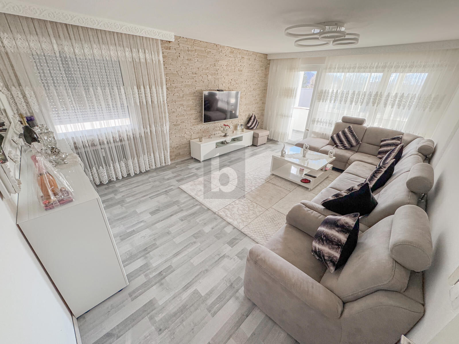 NEU RENOVIERTER BALKONHIT IN TOP LAGE /  / 6840&nbsp;G�tzis / Bild 1