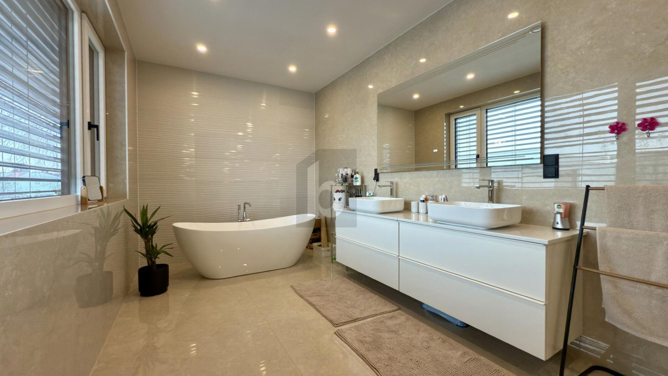 EXKLUSIVER, NEUWERTIGER FAMILIEN-WOHNTRAUM  MIT HOCHWERTIGER AUSSTATTUNG /  / 2700&nbsp;Wiener Neustadt / Bild 3