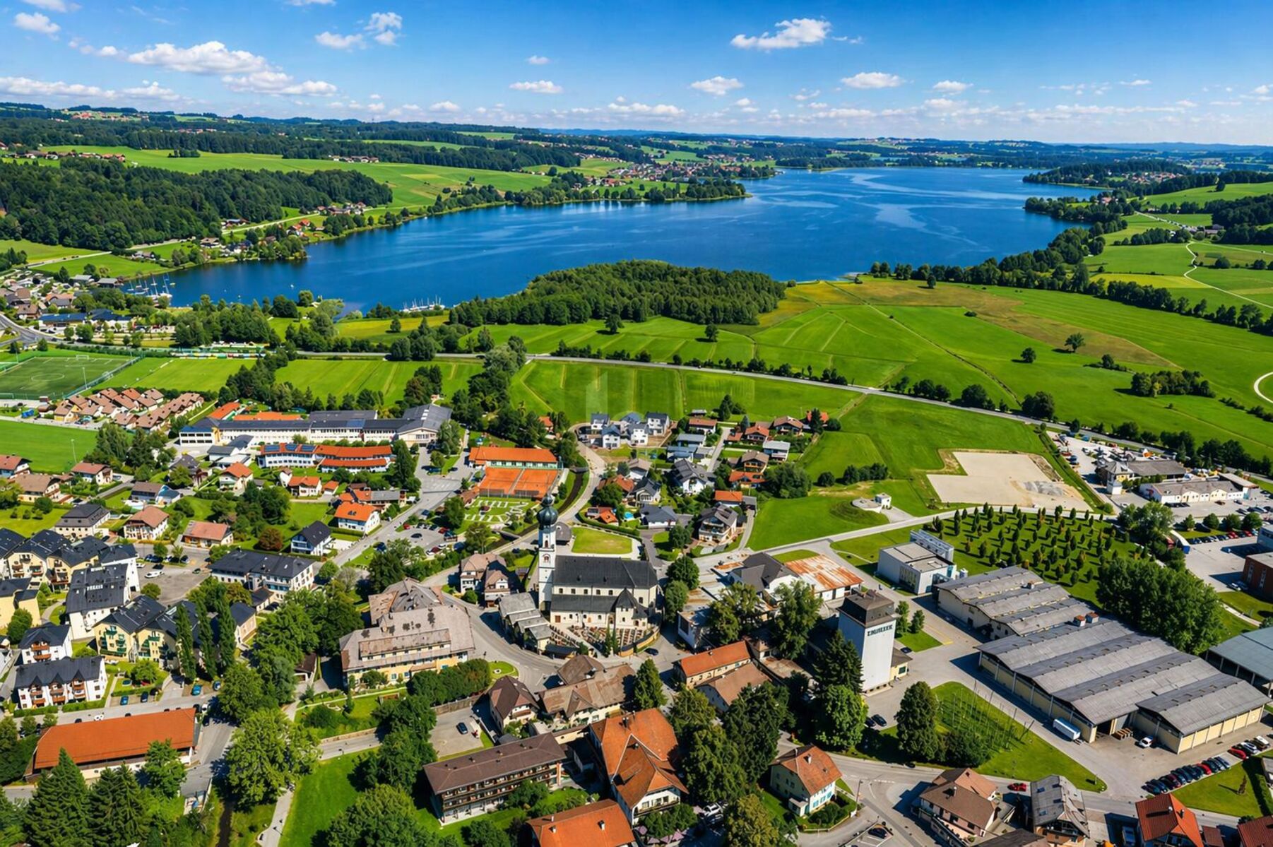 MEHRPARTEIENHAUS BEI SALZBURG: SEHR HOHE RENDITE & NUR 5 MIN. ZUM MATTSEE /  / 5166&nbsp;Perwang am Grabensee / Bild 0