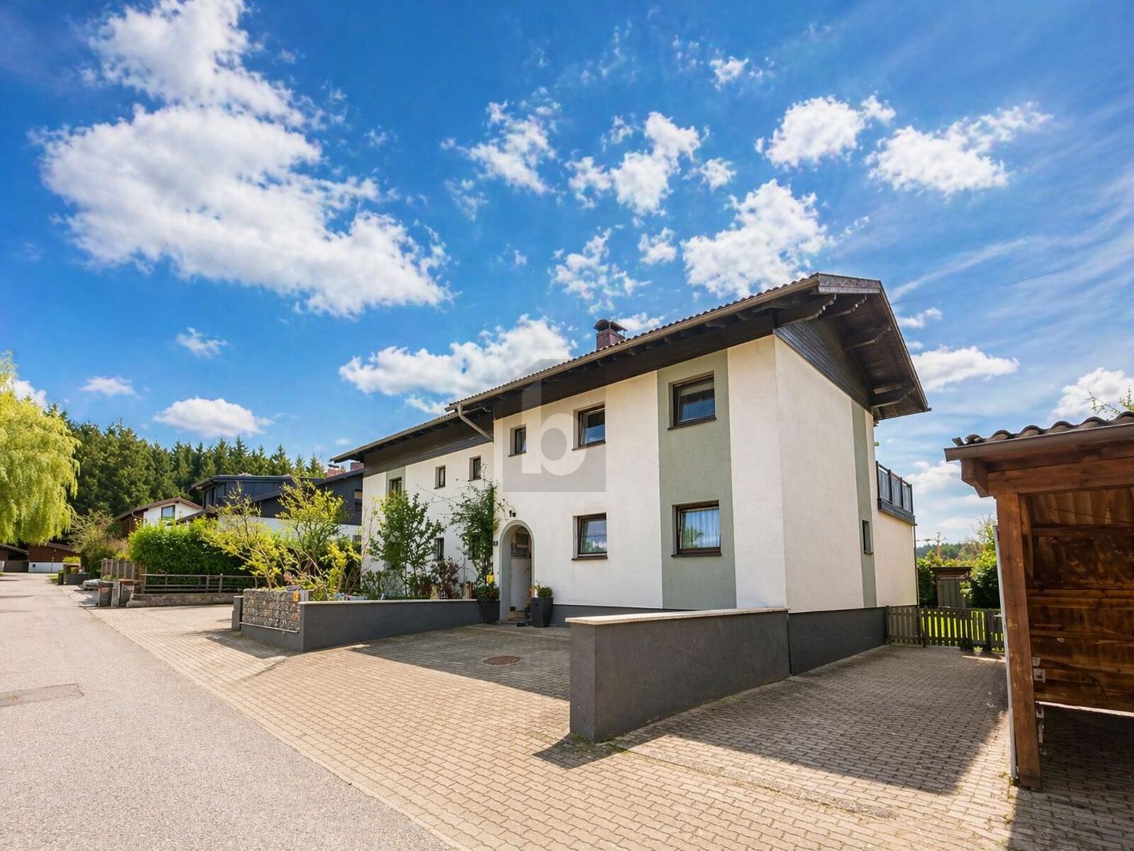 Preisreduktion! 5 PARTEIENHAUS BEI SALZBURG: SEHR HOHE RENDITE & NUR 5 MIN. ZUM MATTSEE