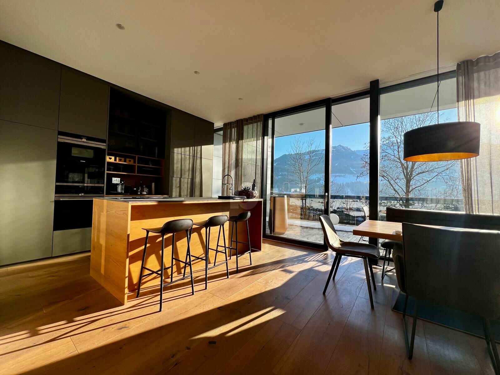 UNBESCHREIBLICHER AUSBLICK & BESONDERS HOCHWERTIG! TOURISTISCH NUTZBAR UND MIT SONNIGEM APPARTMENT /  / 5721&nbsp;Piesendorf / Bild 1