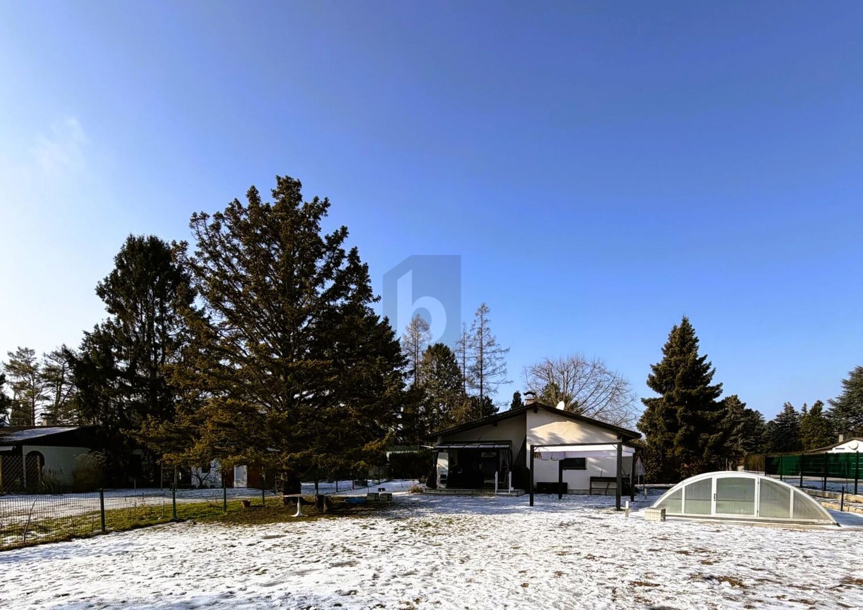 BUNGALOW MIT GROSSEM GARTEN UND POOL - RUHELAGE /  / 2491&nbsp;Hornstein / Bild 1
