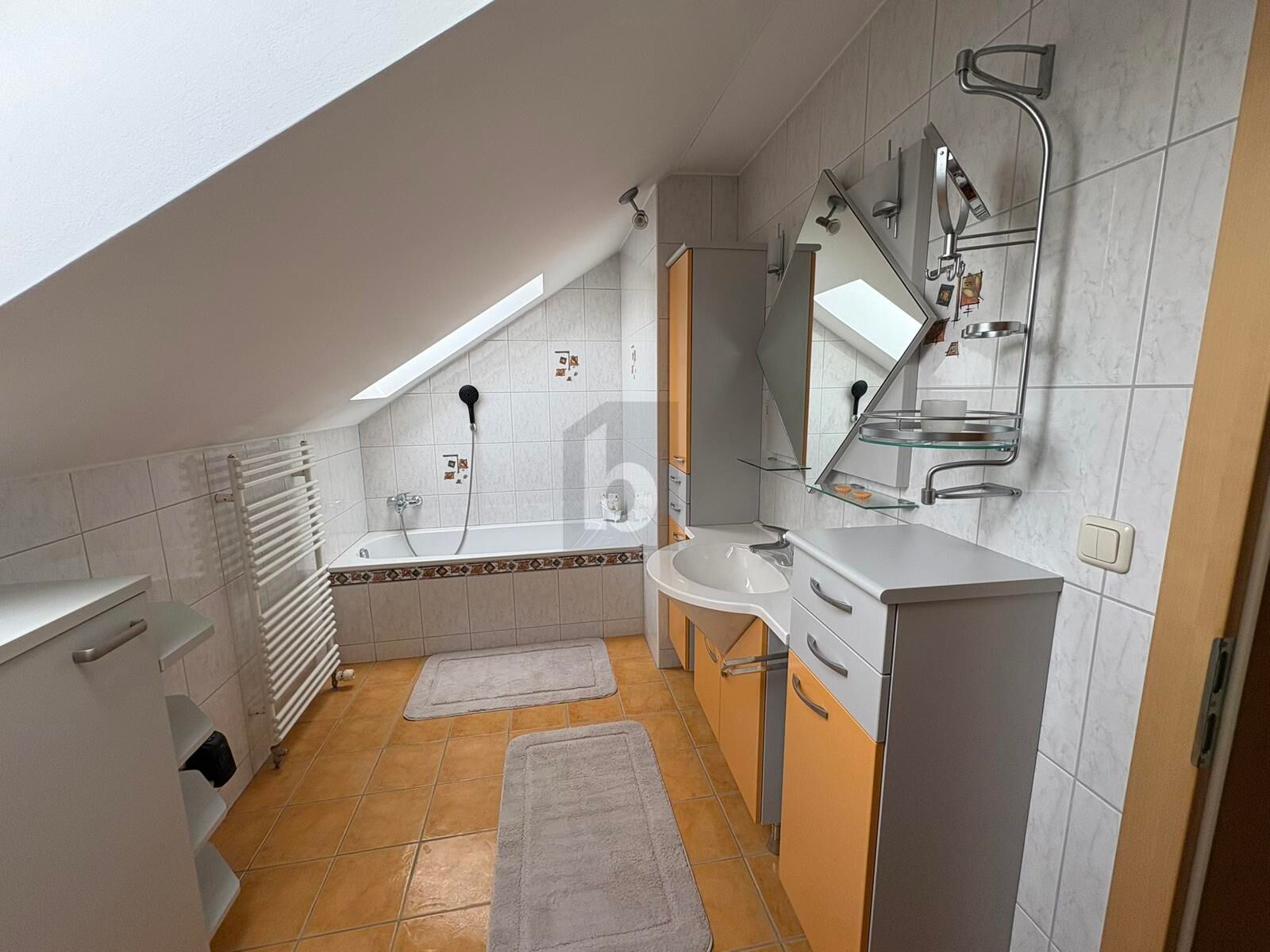 GROSSZ�GIGES EINFAMILIENHAUS IN ZENTRALER RUHELAGE MIT POOL /  / 4493&nbsp;Wolfern / Bild 1