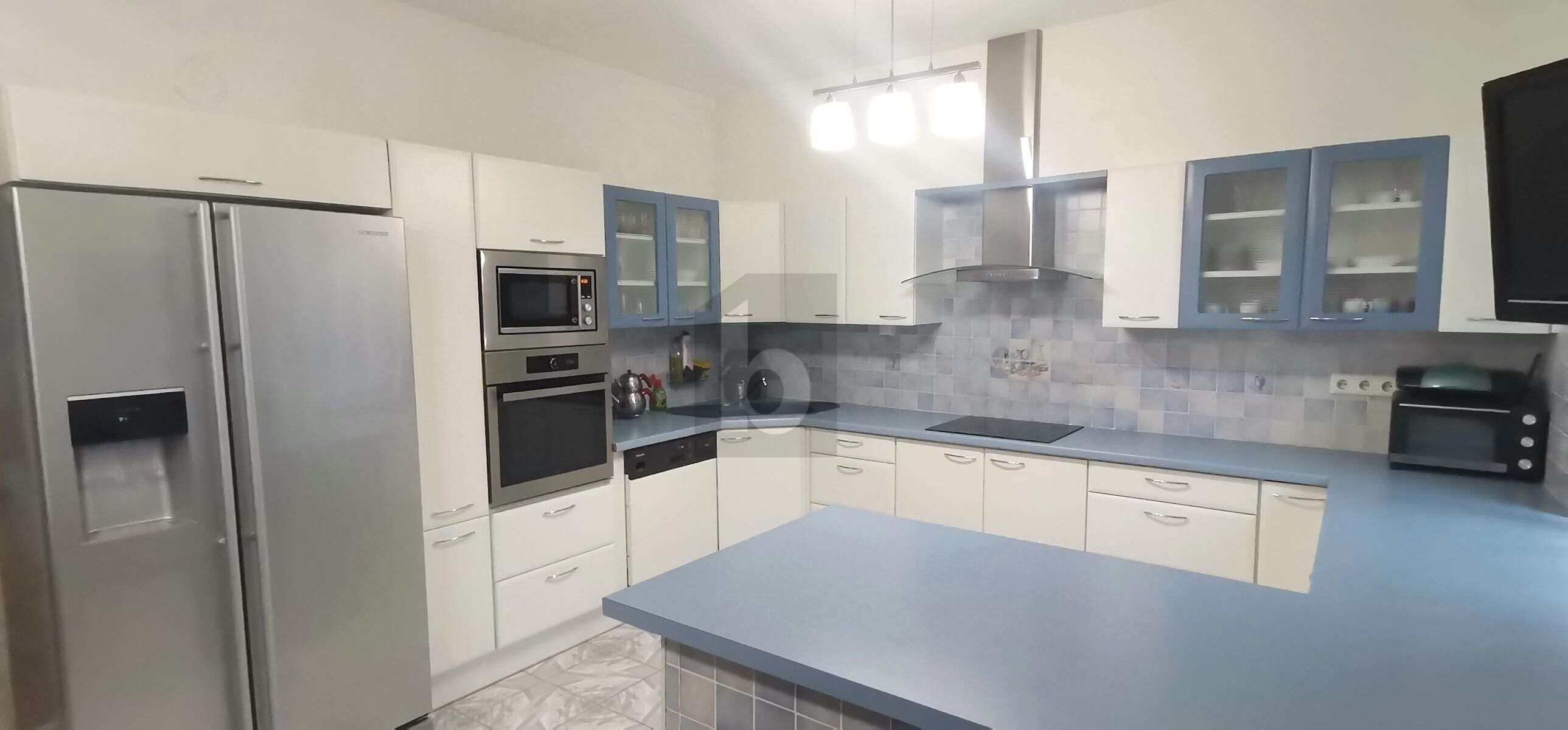 GROSSZ�GIGER FAMILIENHIT - F�NF SCHLAFZIMMER - BALKON UND KLEINER GARTEN /  / 2700&nbsp;Wiener Neustadt / Bild 1