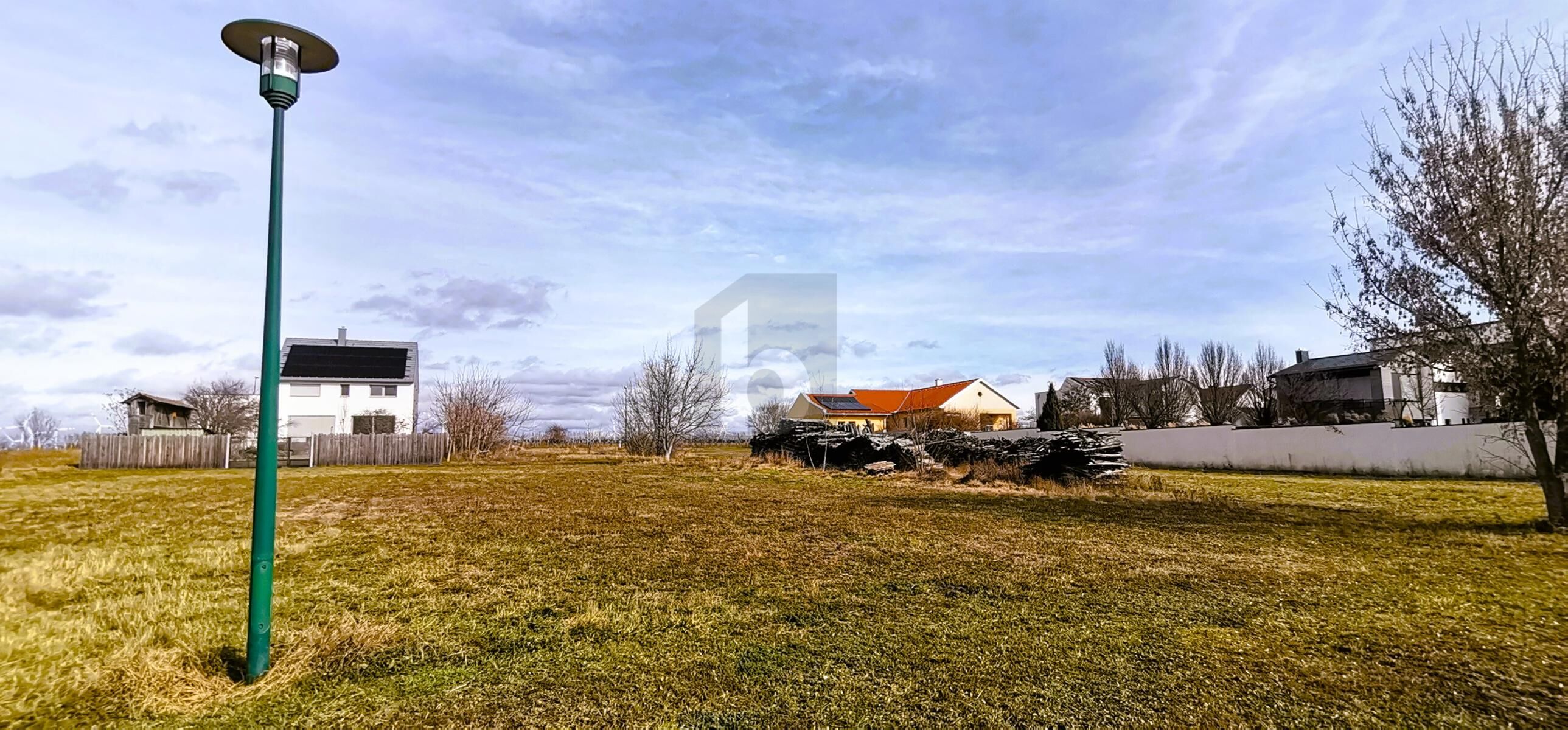 GUT GESCHNITTEN - ZWEI ZUFAHRTEN - ERH�HTE RUHELAGE - KEIN BAUZWANG