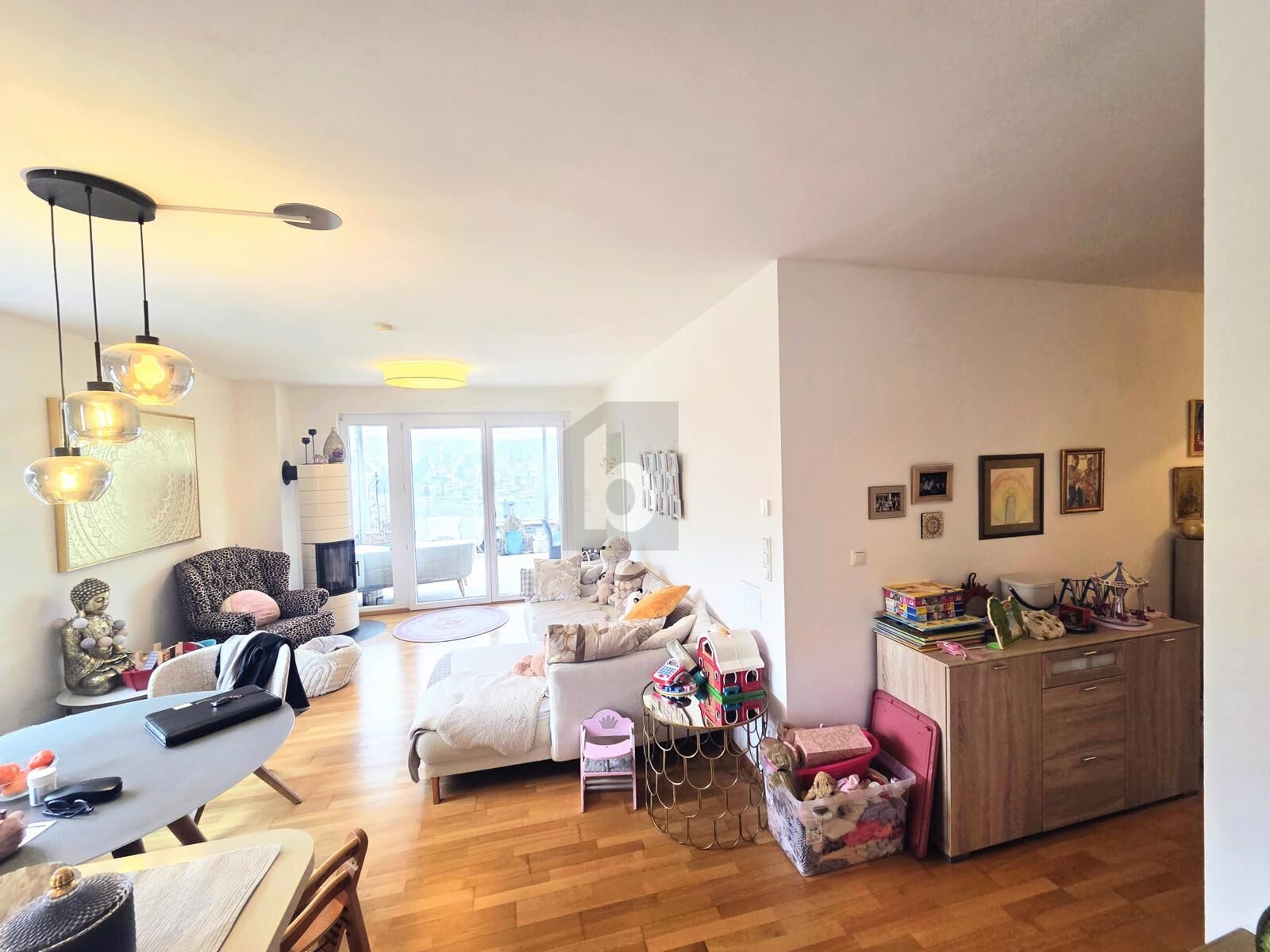 VON OBEN ? ELEGANZ, LICHT UND KOMFORT / / 8046 Stattegg / Bild 2