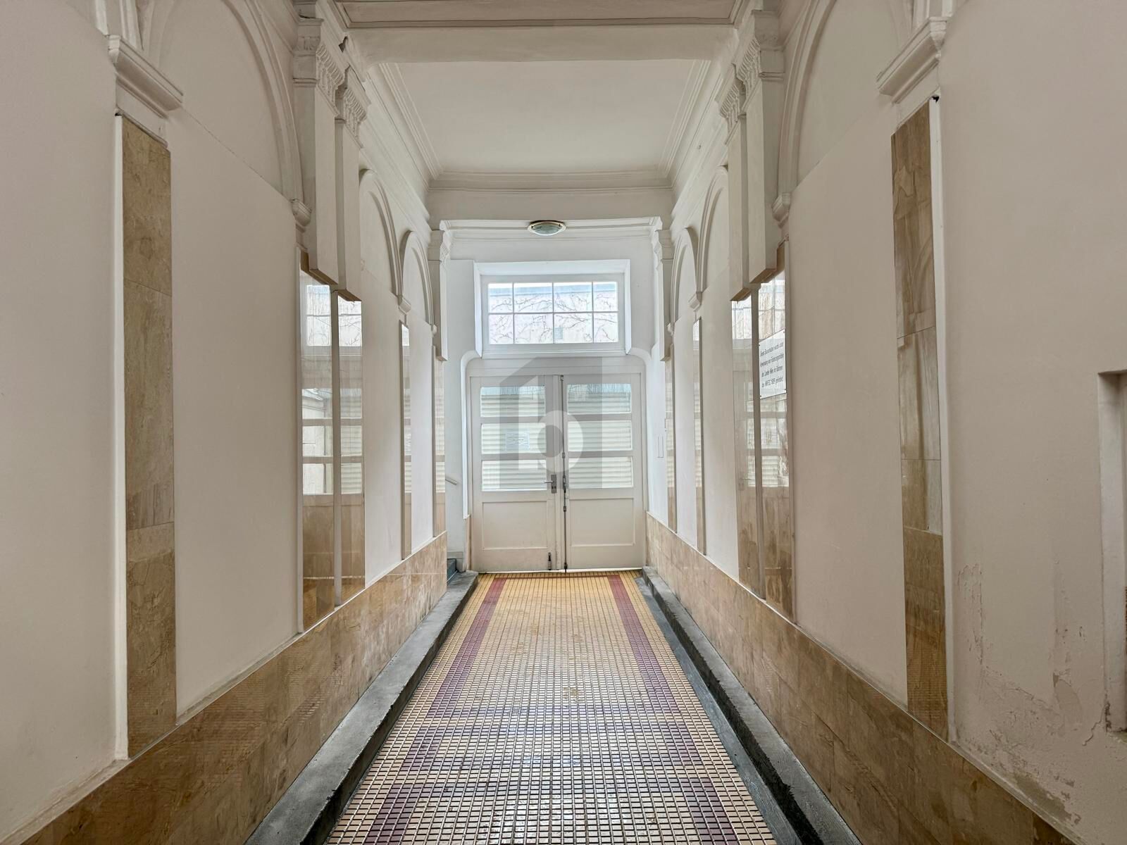 HOCHWERTIG SANIERTE ALTBAUWOHNUNG IN ZENTRALER LAGE MIT LIFT!