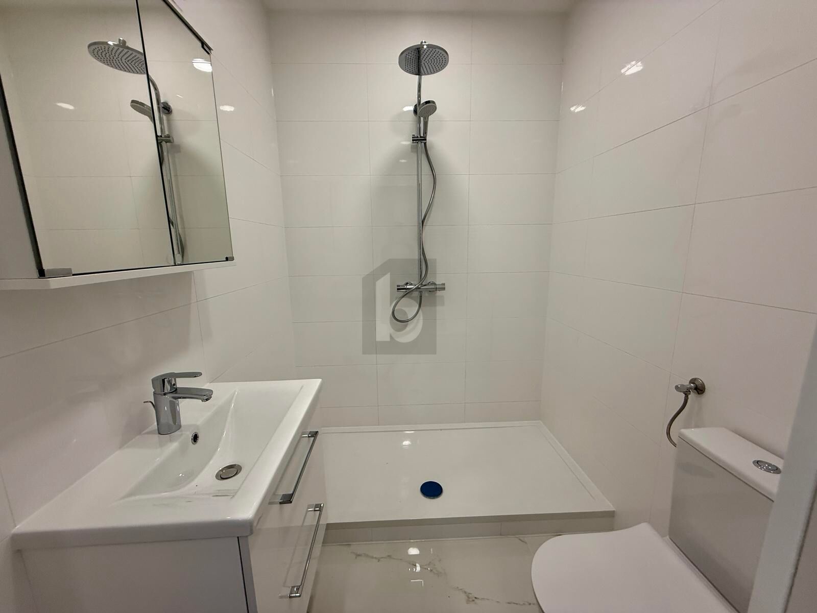 HOCHWERTIG SANIERTE ALTBAUWOHNUNG IN ZENTRALER LAGE MIT LIFT! /  / 1050&nbsp;Wien / Bild 3