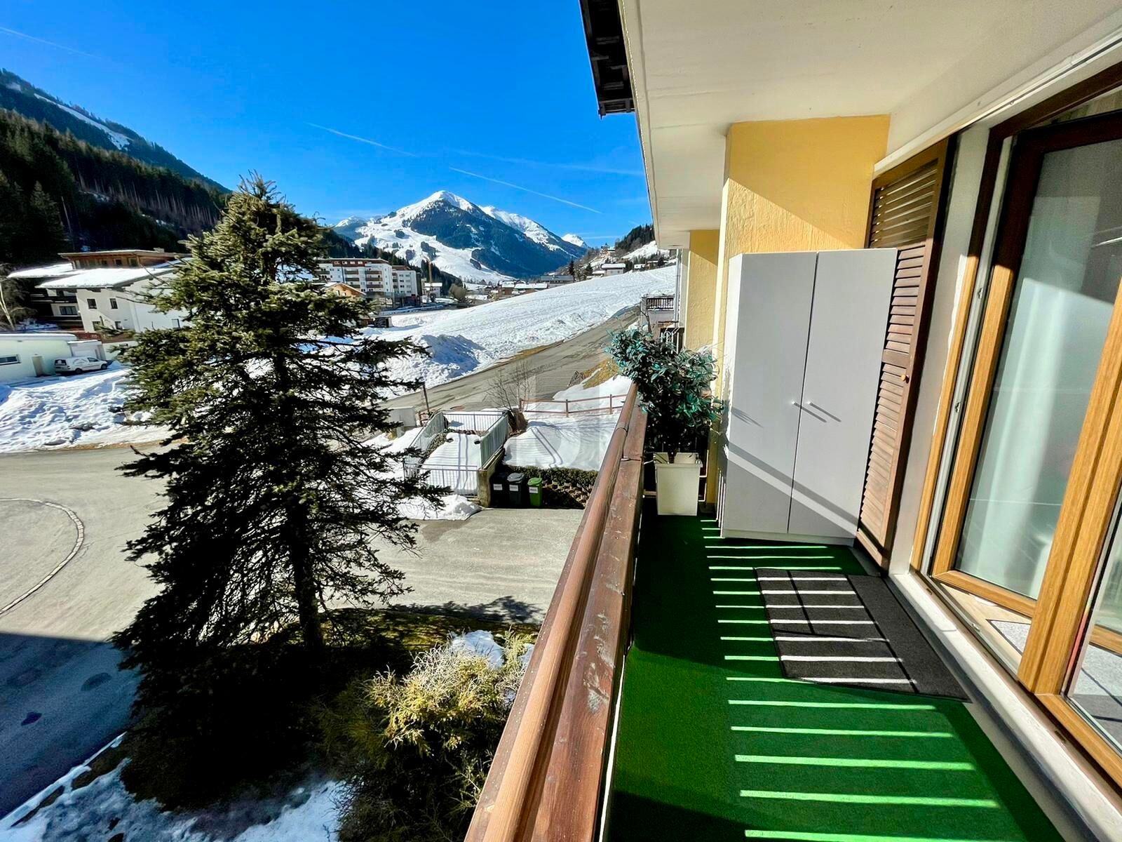 ZWEITWOHNSITZ! SUPER LAGE MIT VIEL SONNIGEM BALKON DIREKT NEBEM DEM LIFT /  / 5753&nbsp;Saalbach / Bild 4