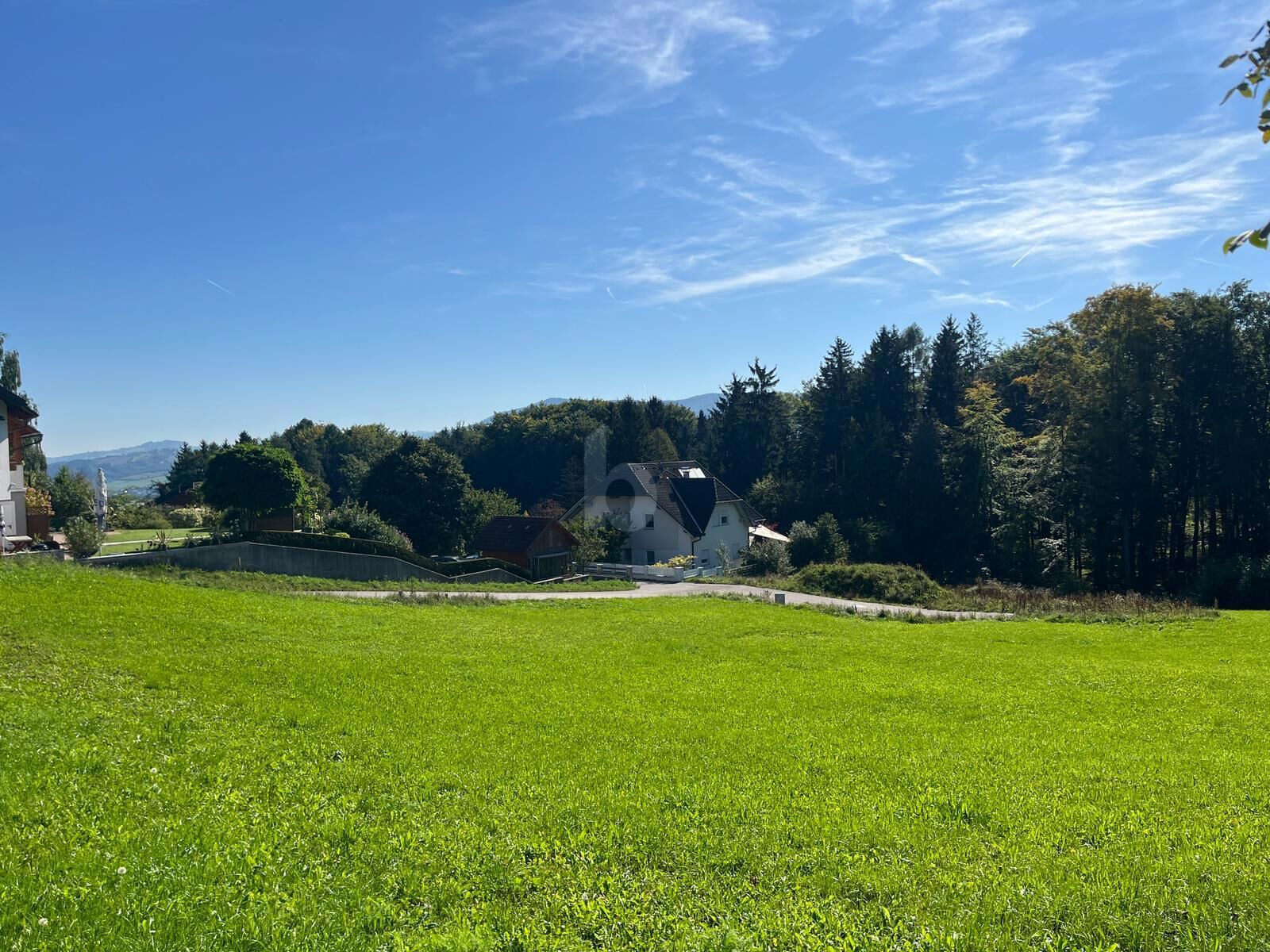 SELTENE GELEGENHEIT: BAUGRUND OHNE BAUZWANG ? UNVERBAUBARE AUSSICHT, SONNIGER SÜDHANG & TOP-WERTANLAGE / / 4400 Steyr / Bild 3