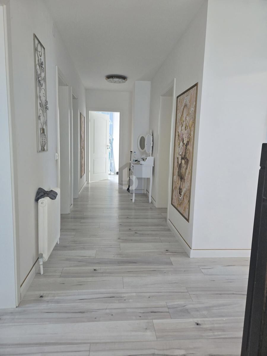 GRO�Z�GIGES FAMILIENHAUS MIT POOL, SOMMERGARTEN UND ATTRAKTIVEM GRUNDST�CK IN RUHIGER WOHNLAGE ? WINKLARN /  / 3300&nbsp;Amstetten / Bild 2