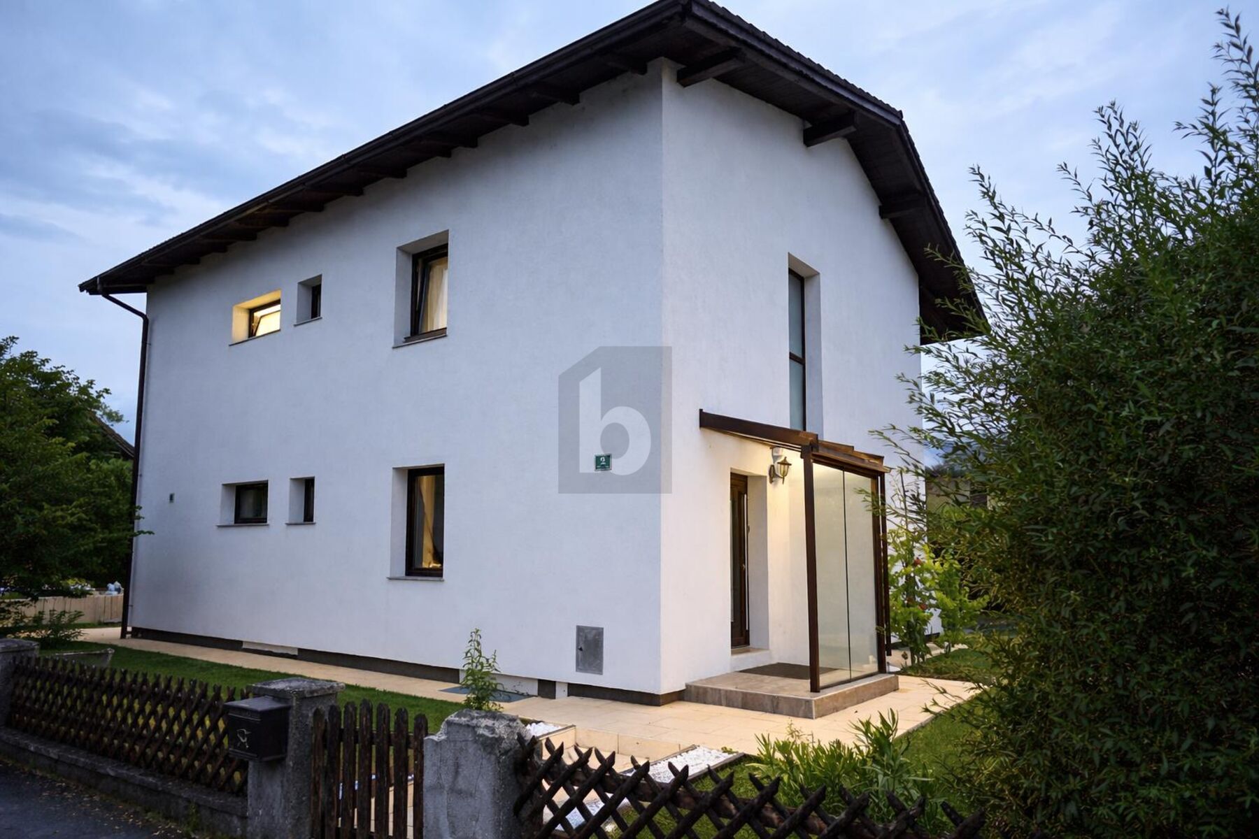 GRO�Z�GIGES FAMILIENHAUS MIT POOL, SOMMERGARTEN UND ATTRAKTIVEM GRUNDST�CK IN RUHIGER WOHNLAGE ? WINKLARN /  / 3300&nbsp;Amstetten / Bild 0