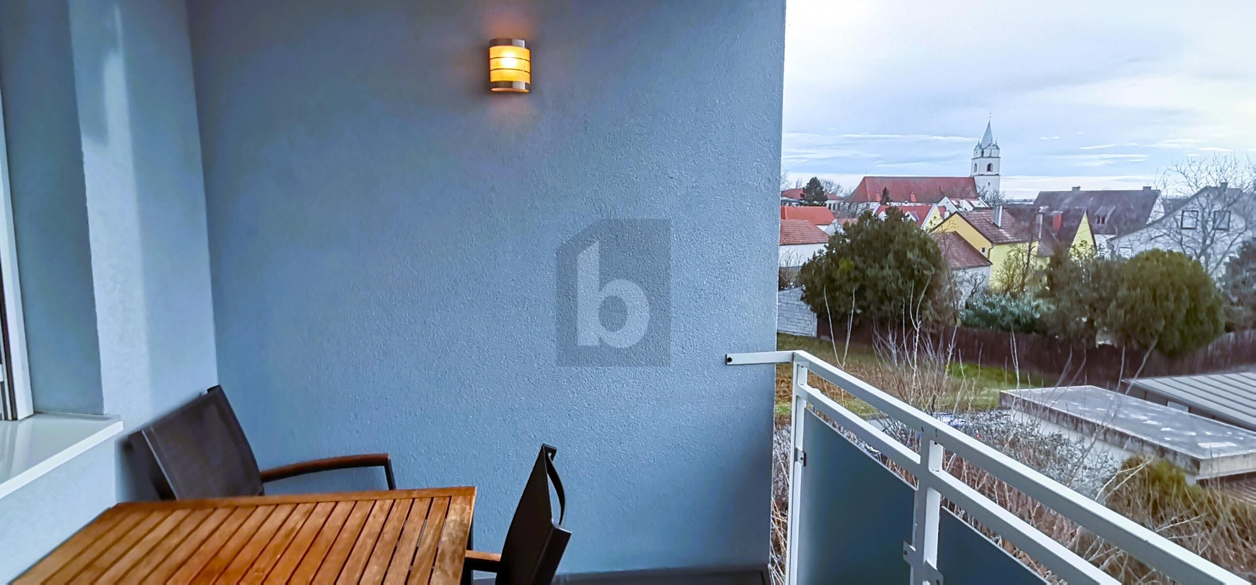 SEHR GEPFLEGT - RUHELAGE - BALKON MIT WEITBLICK