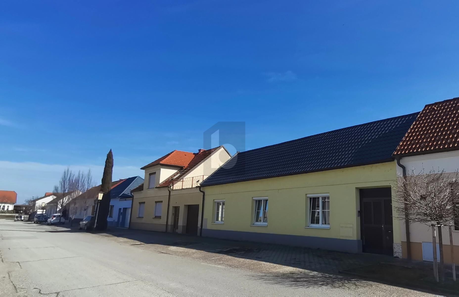 RENOVIERT - MIT UNEINSICHTIGEM GARTEN UND ZWEITEM ZUGANG /  / 7162&nbsp;Tadten / Bild 0