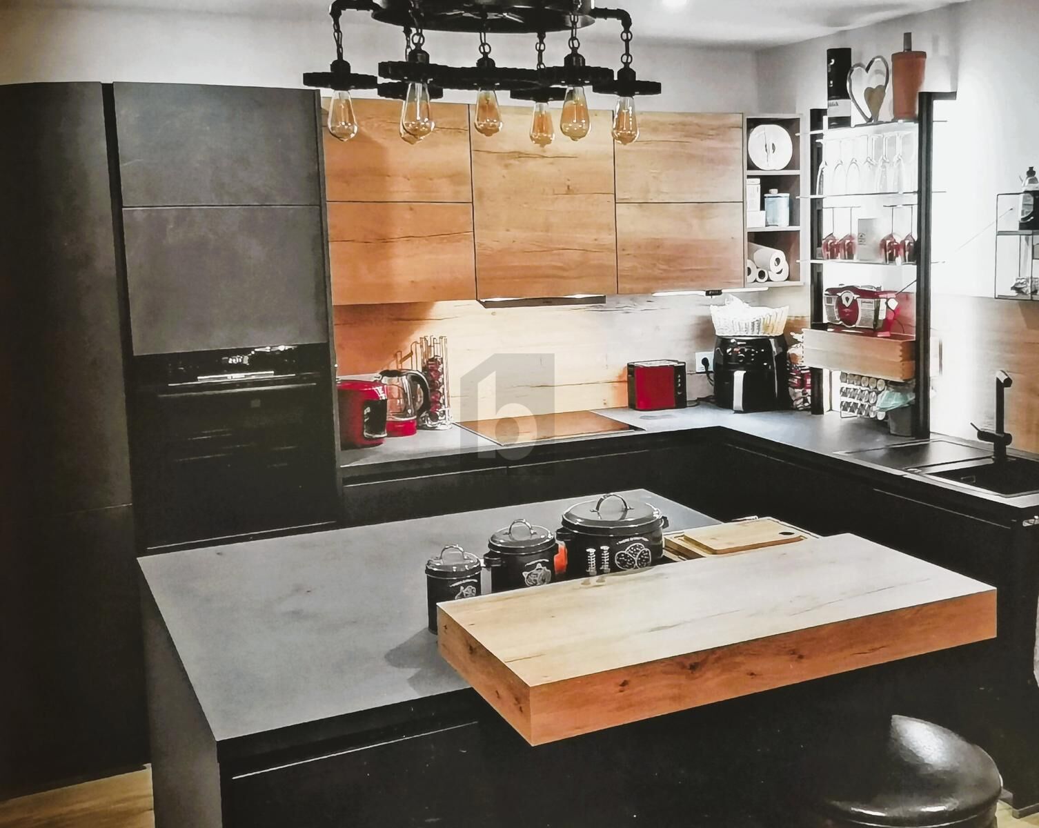 RENOVIERT - MIT UNEINSICHTIGEM GARTEN UND ZWEITEM ZUGANG /  / 7162&nbsp;Tadten / Bild 1