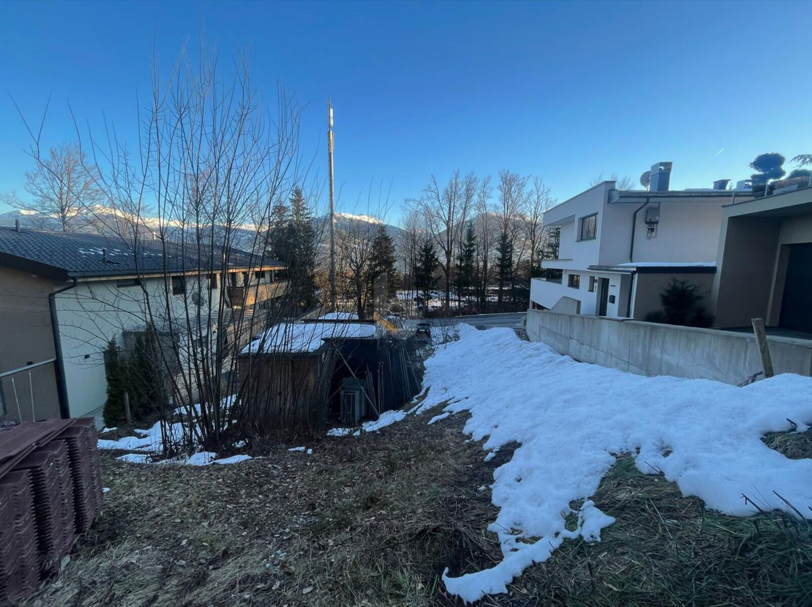 NATUR VOR DER HAUST�R: SONNIGES GRUNDST�CK MIT ZUGANG ZUM WALD