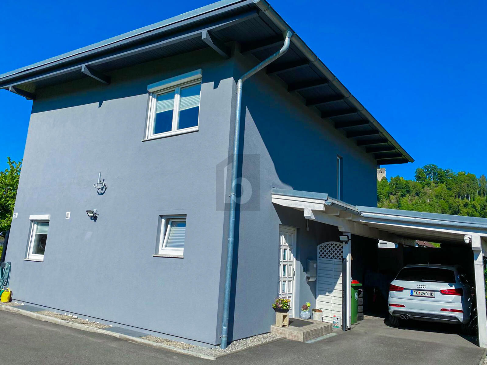 CHARMANT IN SONNIGER RUHELAGE 