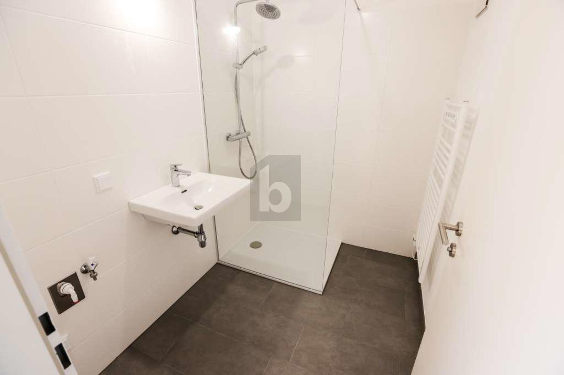 SINGLE-HIT MIT LOGGIA ? TOP FÜR PENDLER / / 2333 Leopoldsdorf bei Wien / Bild 1