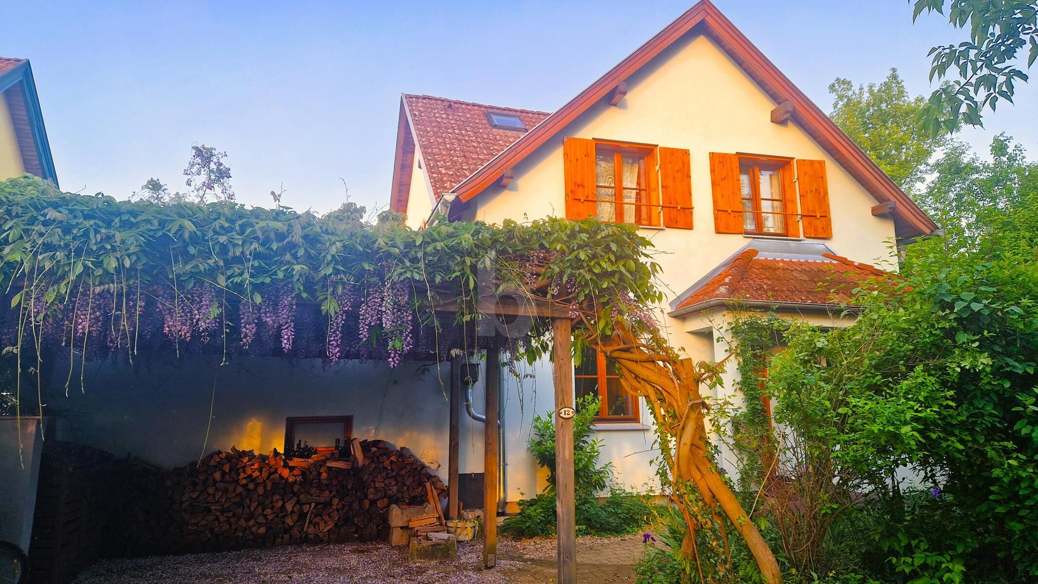 WOHLF�HL-ZUHAUSE IN NATURNAHEM GARTENPARADIES