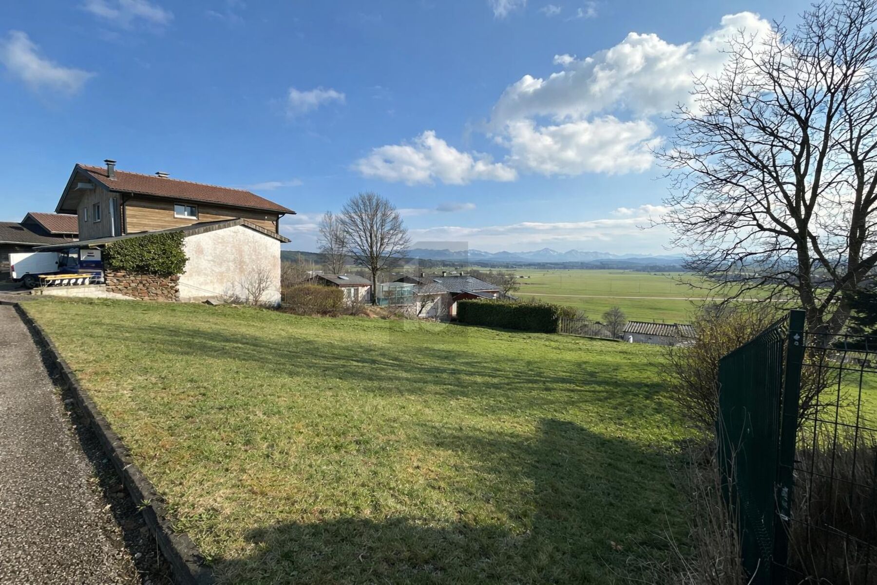 EXKLUSIVES BAUGRUNDSTÜCK MIT WEITBLICK AUF DIE BERGE / / 5113 St. Georgen bei Salzburg / Bild 1