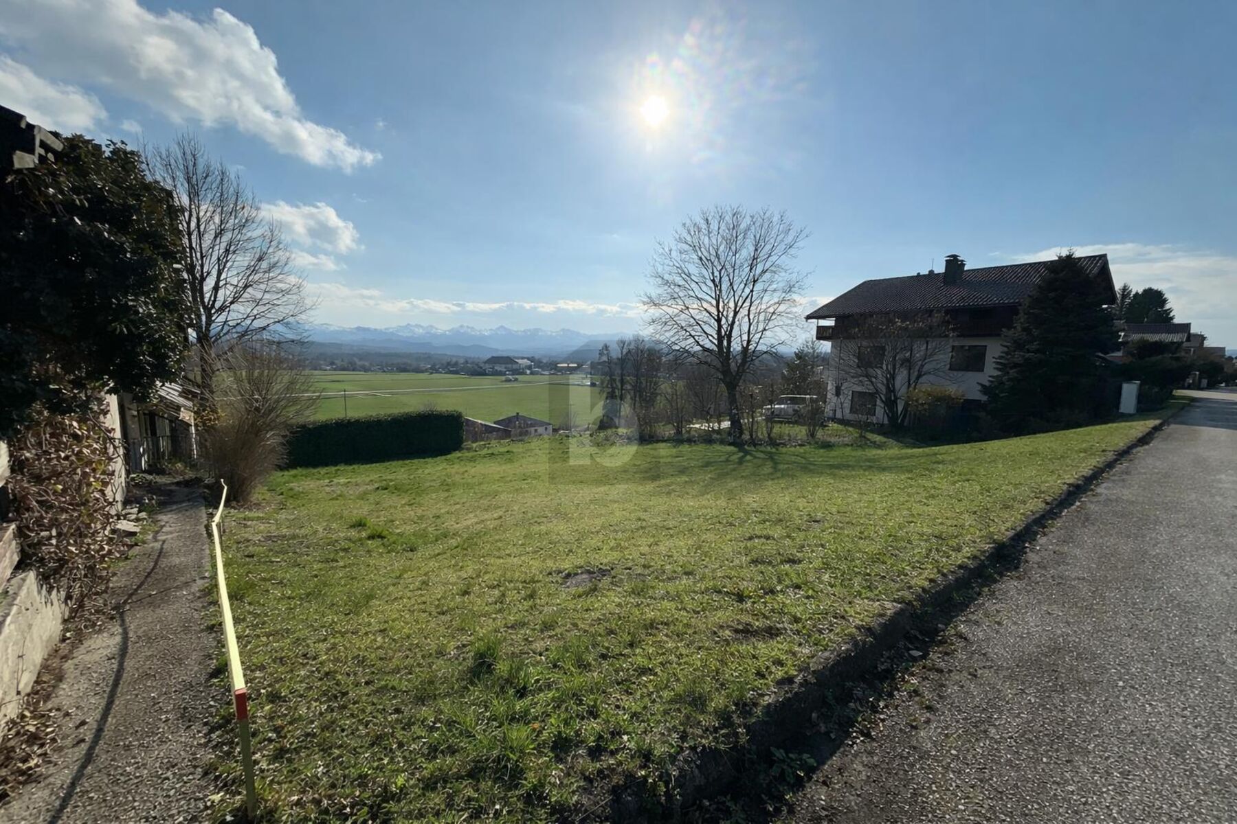 EXKLUSIVES BAUGRUNDSTÜCK MIT WEITBLICK AUF DIE BERGE / / 5113 St. Georgen bei Salzburg / Bild 2
