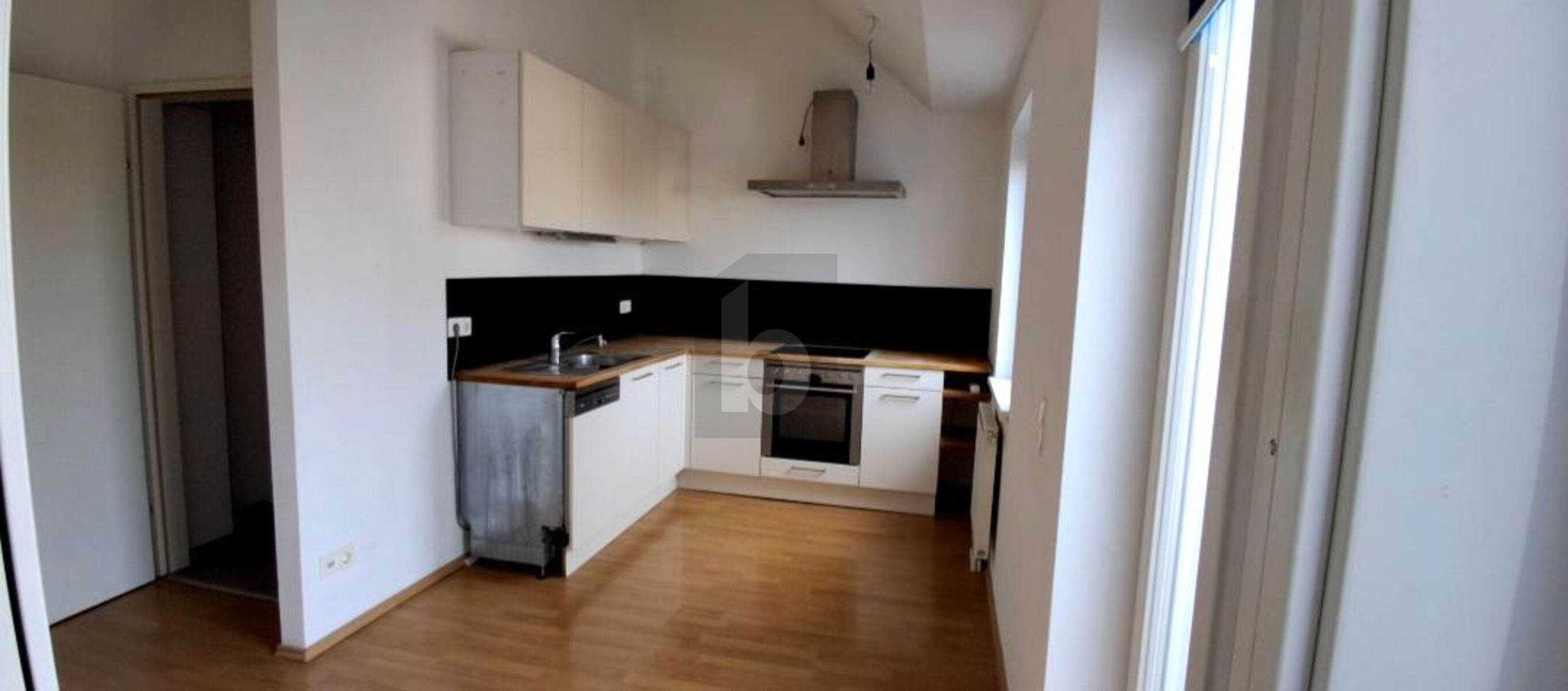 Preisreduktion! HELLER DACHGESCHOSSHIT MIT BALKON IN RUHIGER LAGE / / 1160 Wien / Bild 1