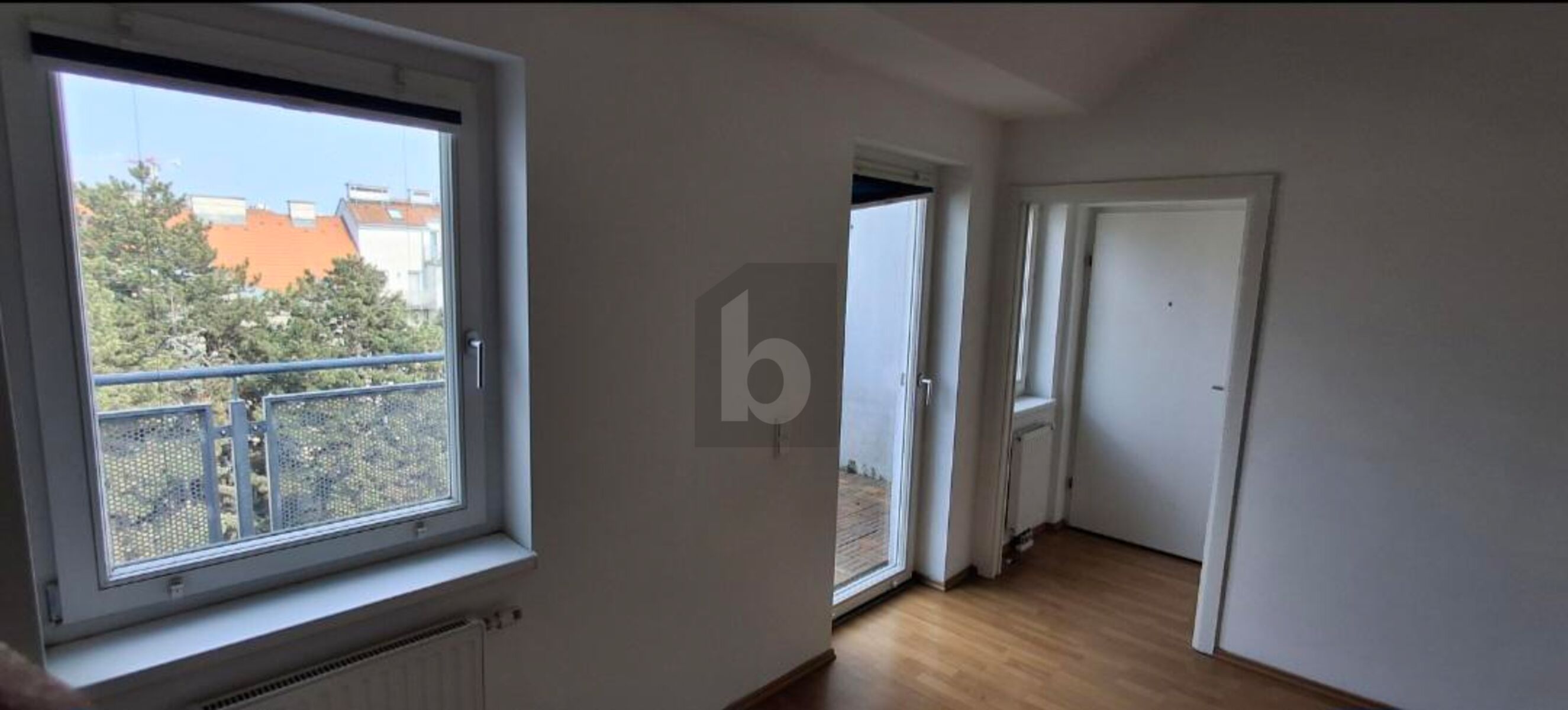 Preisreduktion! HELLER DACHGESCHOSSHIT MIT BALKON IN RUHIGER LAGE / / 1160 Wien / Bild 2