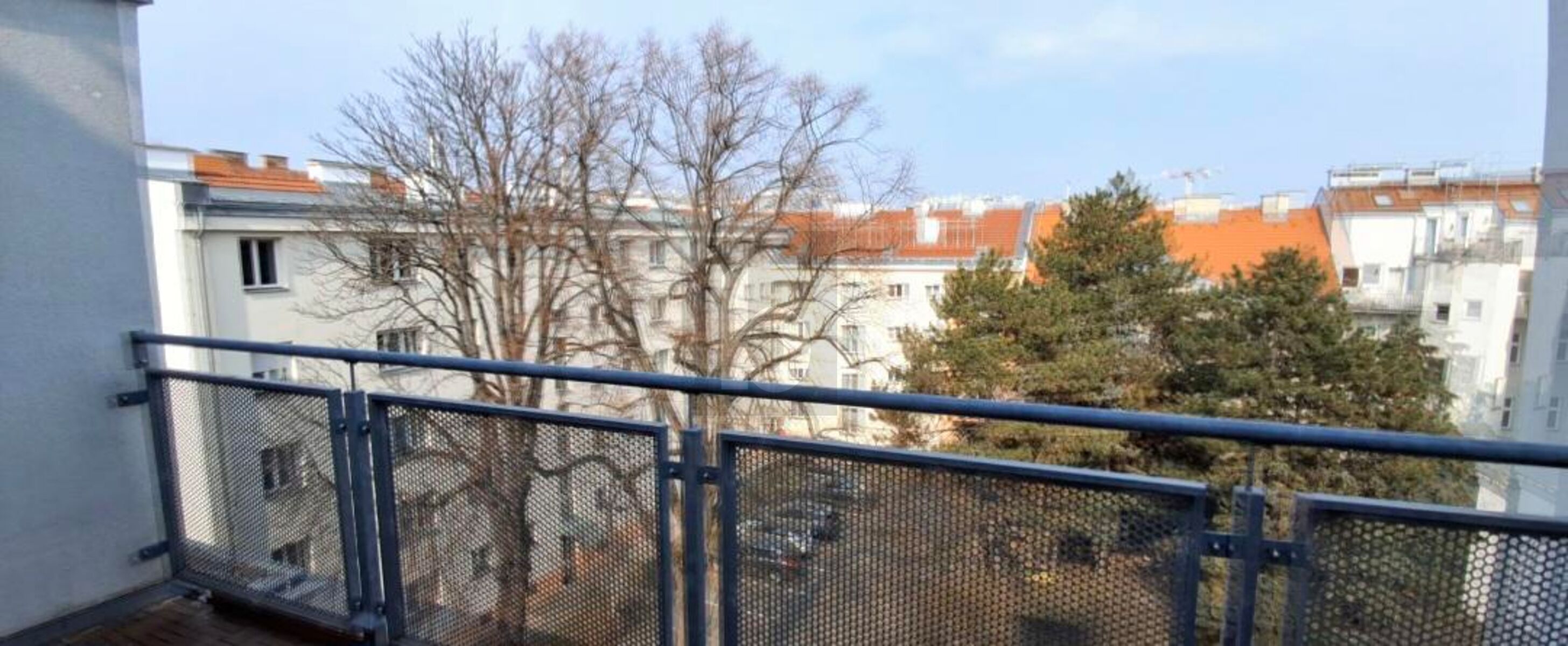Preisreduktion! HELLER DACHGESCHOSSHIT MIT BALKON IN RUHIGER LAGE / / 1160 Wien / Bild 3