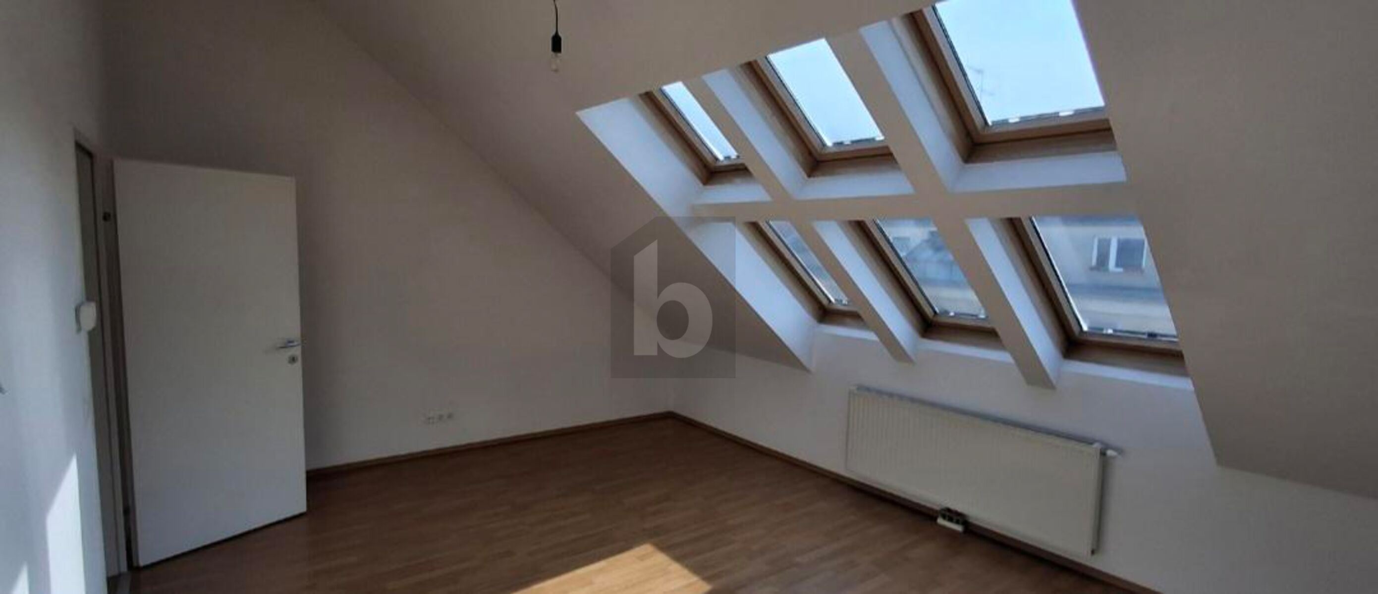 Preisreduktion! HELLER DACHGESCHOSSHIT MIT BALKON IN RUHIGER LAGE / / 1160 Wien / Bild 4