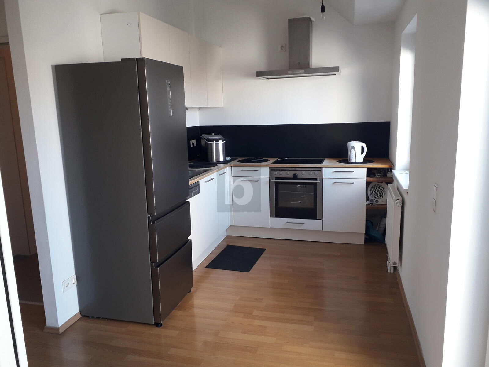 Preisreduktion! HELLER DACHGESCHOSSHIT MIT BALKON IN RUHIGER LAGE