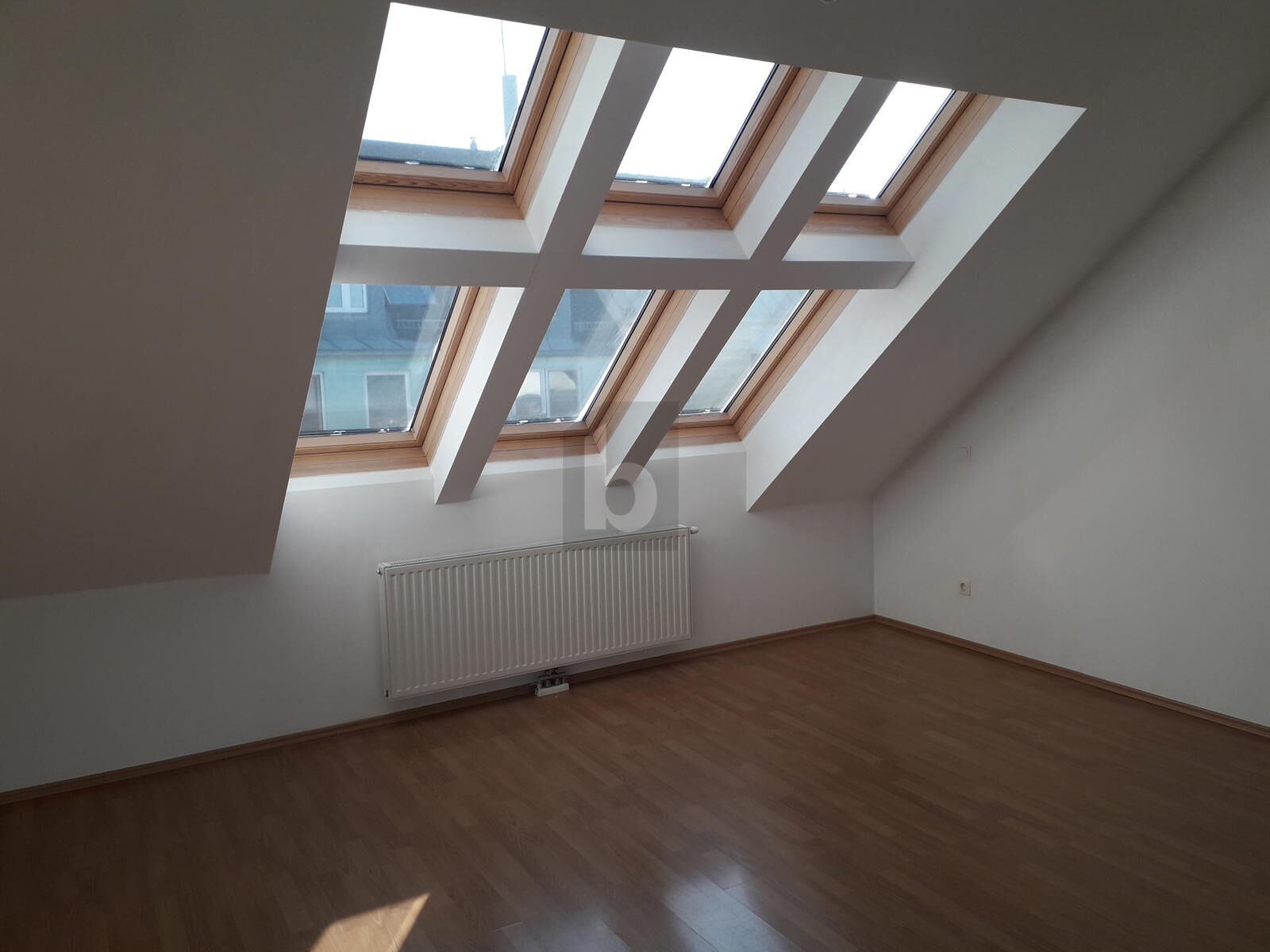 HELLER DACHGESCHOSSHIT MIT BALKON IN RUHIGER LAGE /  / 1160&nbsp;Wien / Bild 1