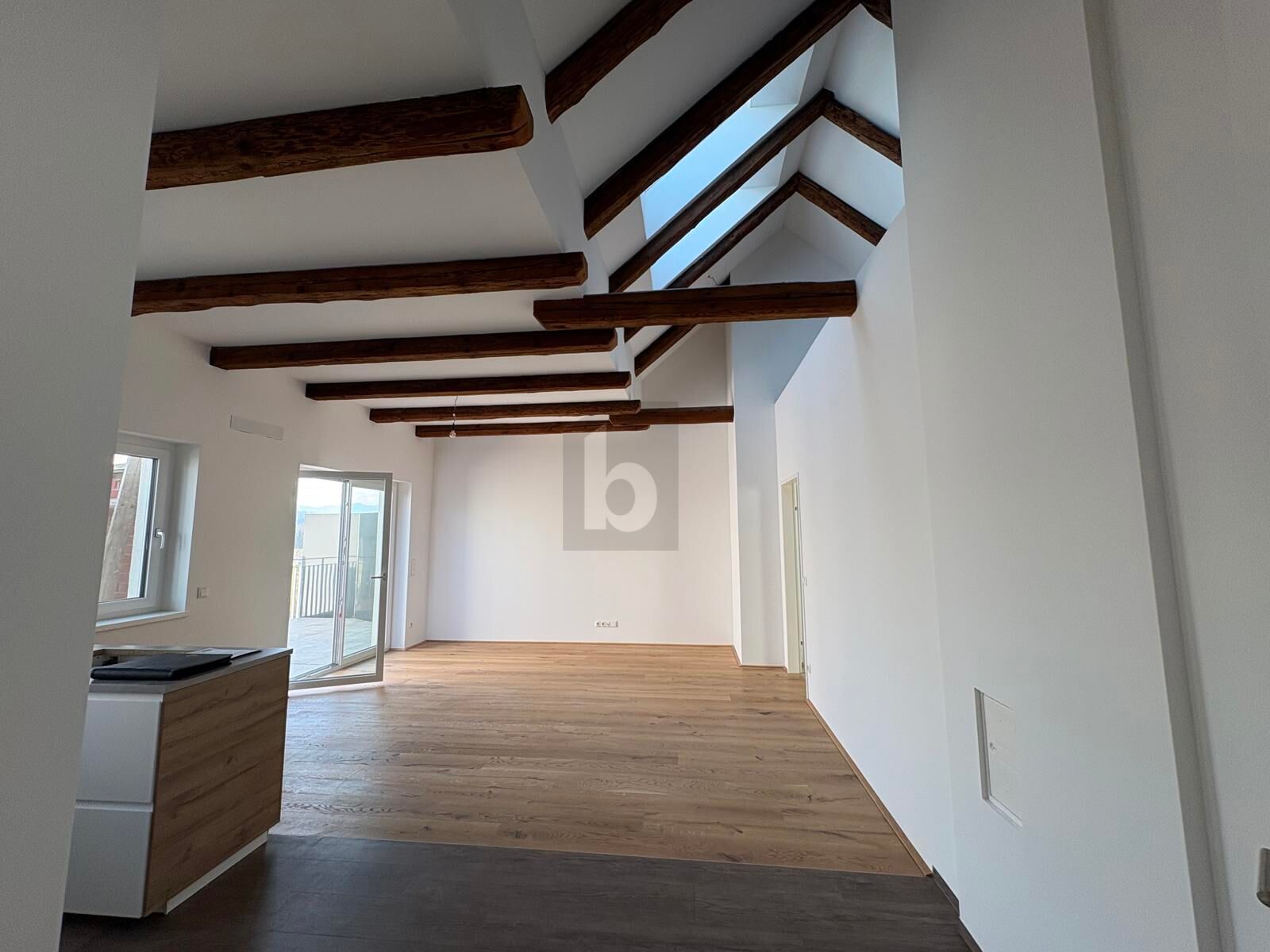 HISTORISCHER CHARME TRIFFT MODERNEN KOMFORT /  / 4523&nbsp;Neuzeug / Bild 2