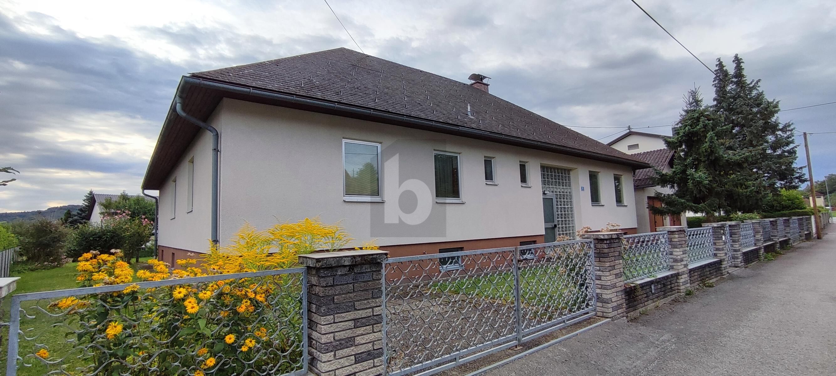 TRAUMHAFTER SONNIGER GARTEN! GER�UMIG MIT VIEL POTENTIAL /  / 4523&nbsp;Neuzeug / Bild 4