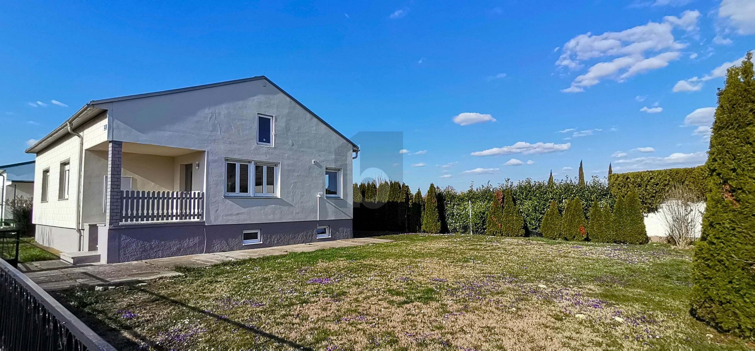 ERSTBEZUG NACH SANIERUNG - RUHELAGE - SONNIGER GARTEN