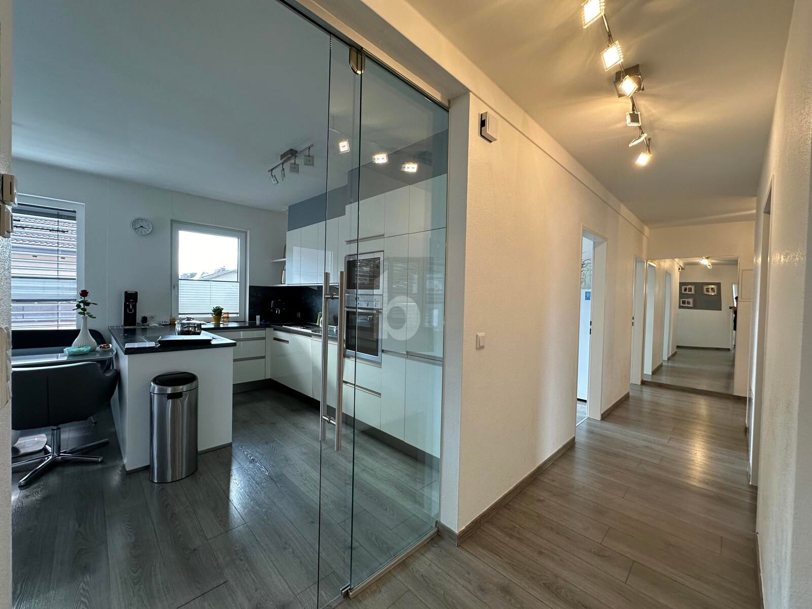 LICHTDURCHFLUTETER WOHNHIT MIT GRO�ER SONNENTERRASSE & HOCHWERTIGER AUSSTATTUNG